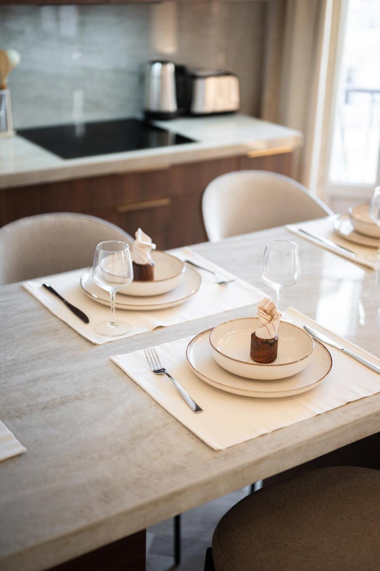 Luxueux, Spacieux Dans Le Quartier Du Port *