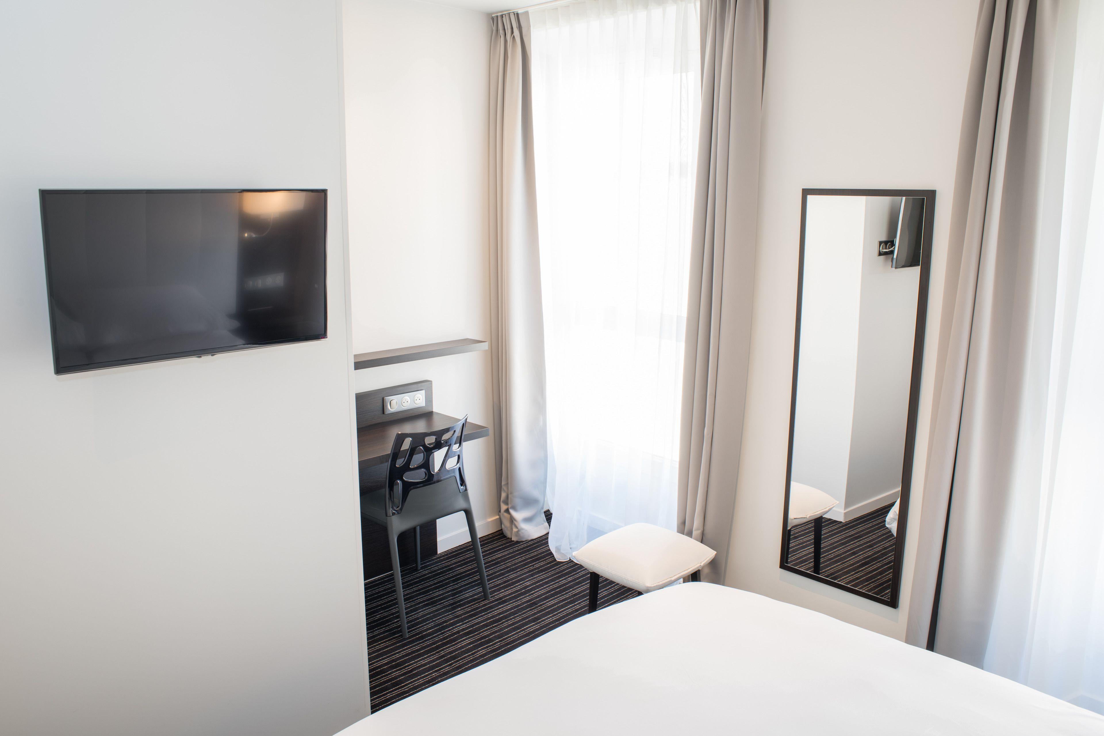 64 Hotel