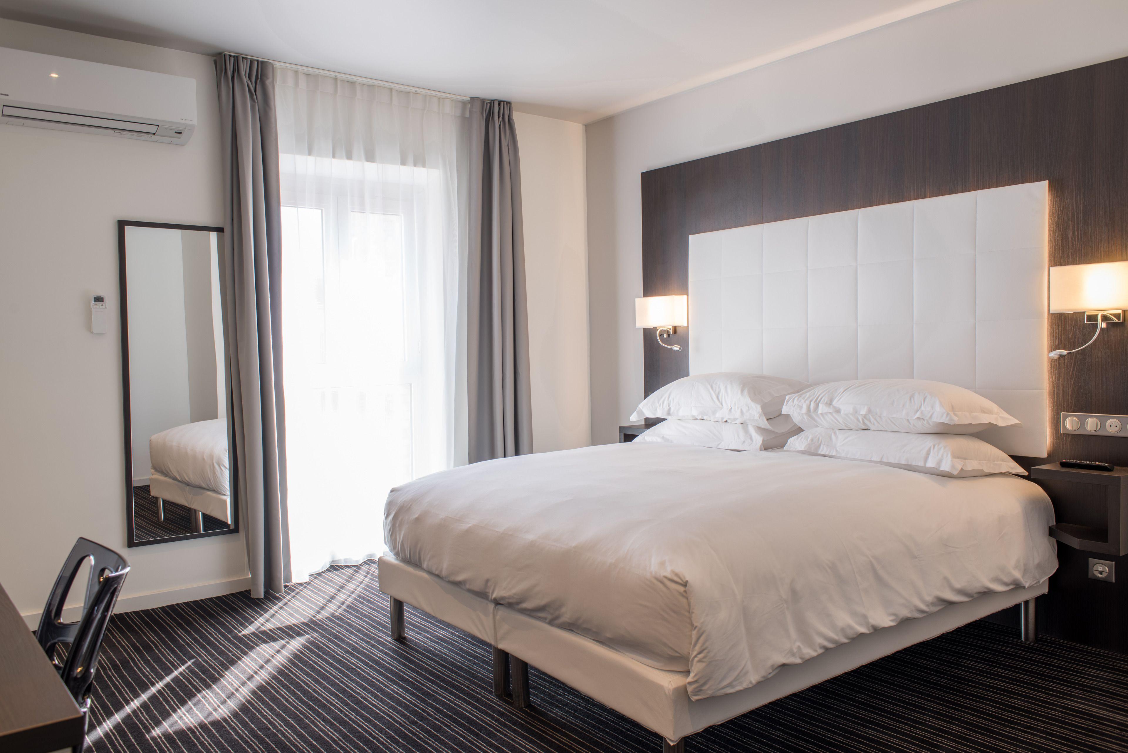 64 Hotel