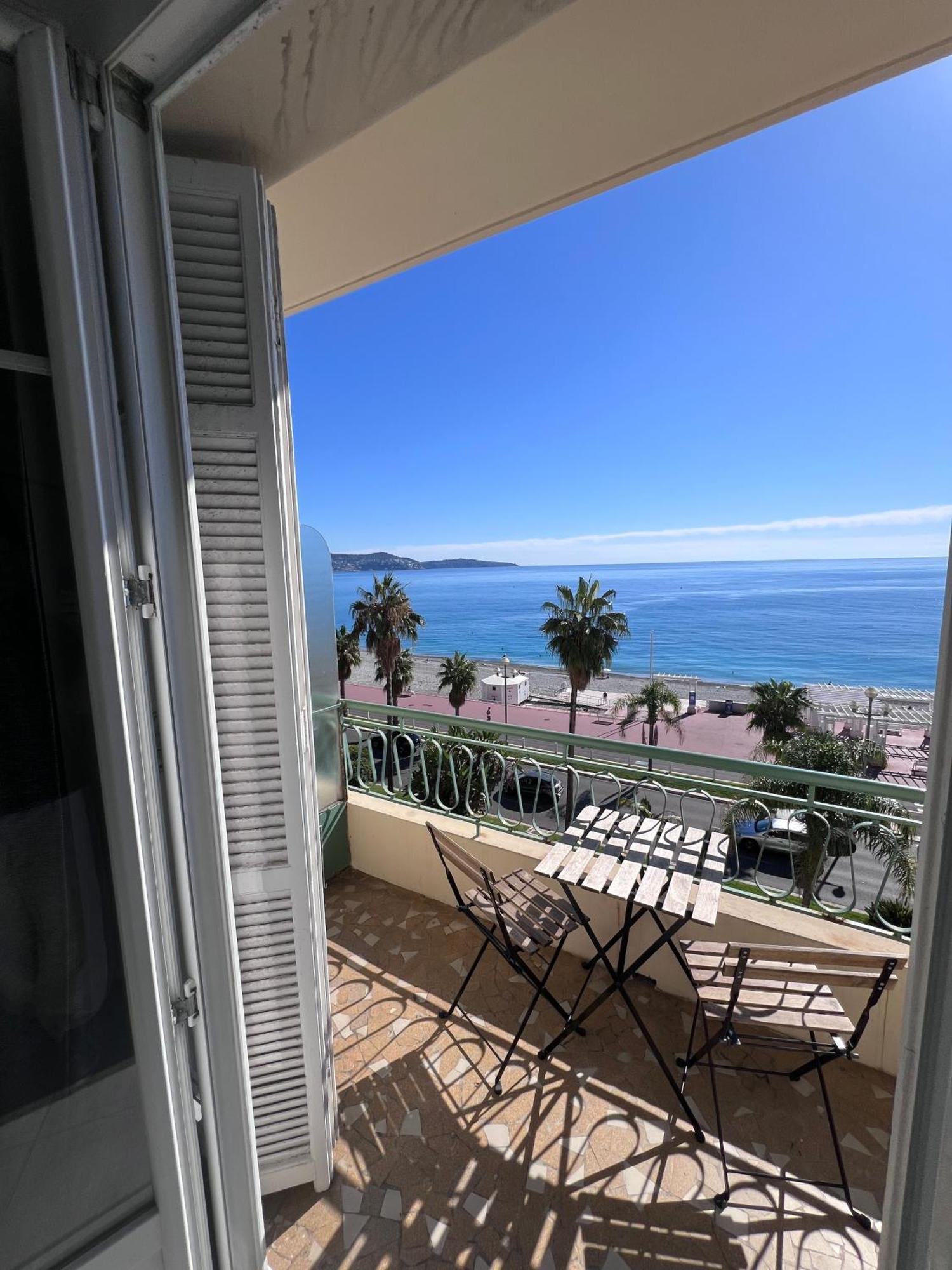 Prestige Sur La Promenade Des