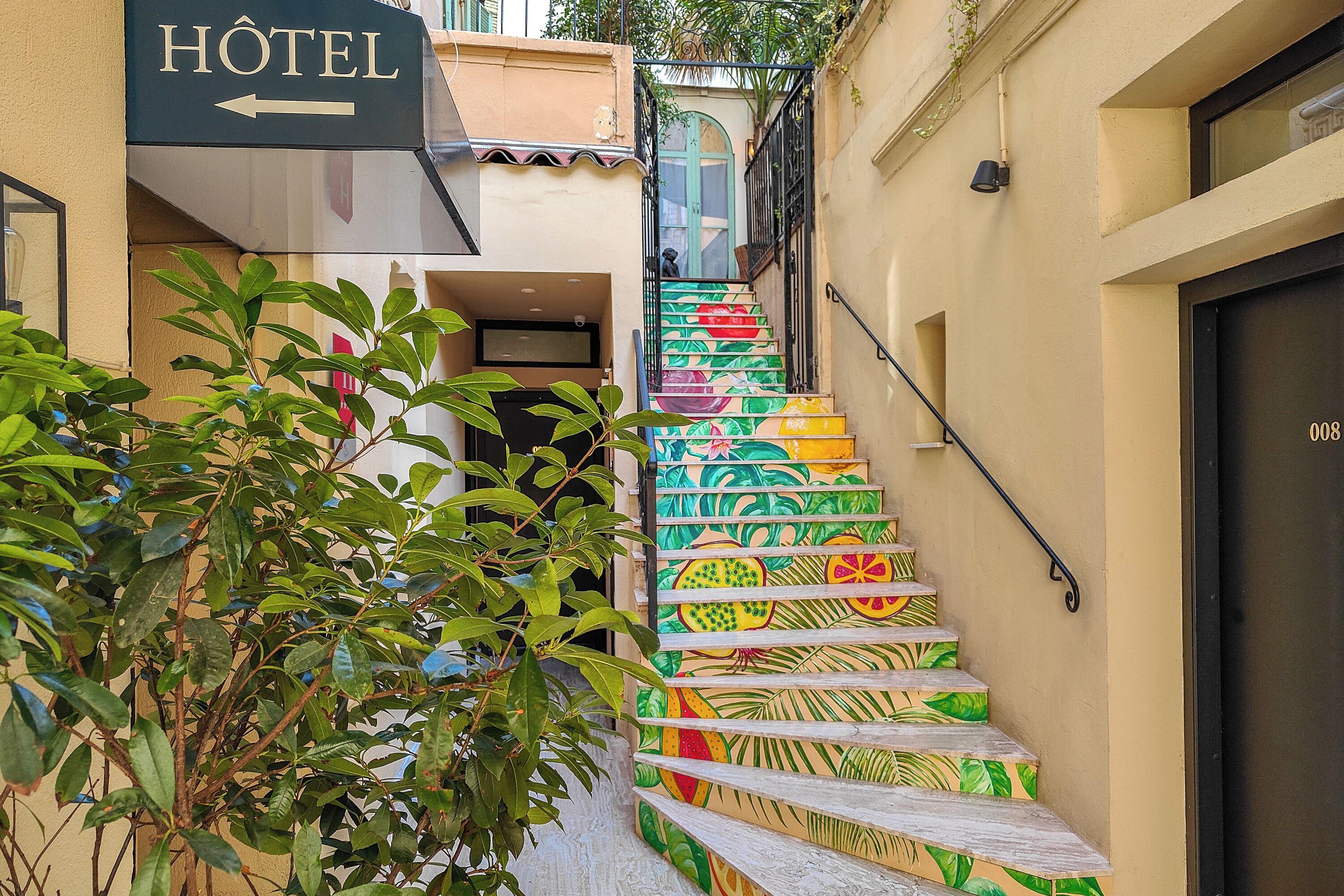 De France, Un Ammi 3*