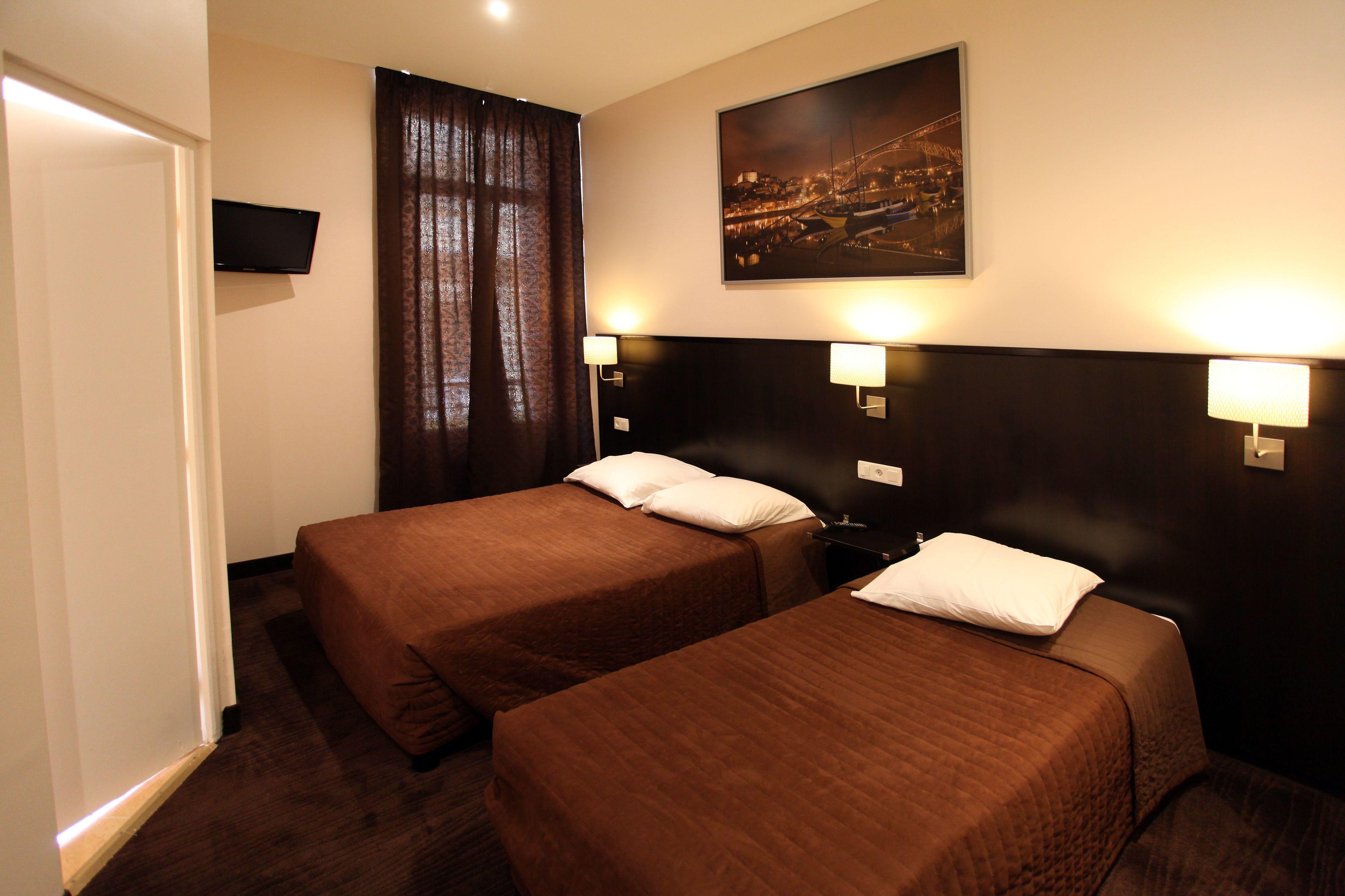 Trocadero Hotel 2*