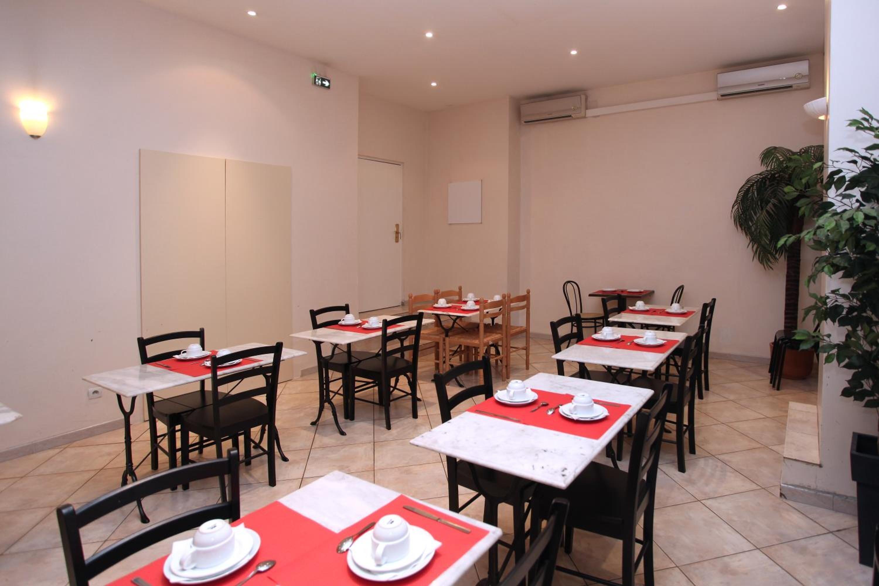 Hotel Trocadero 2*