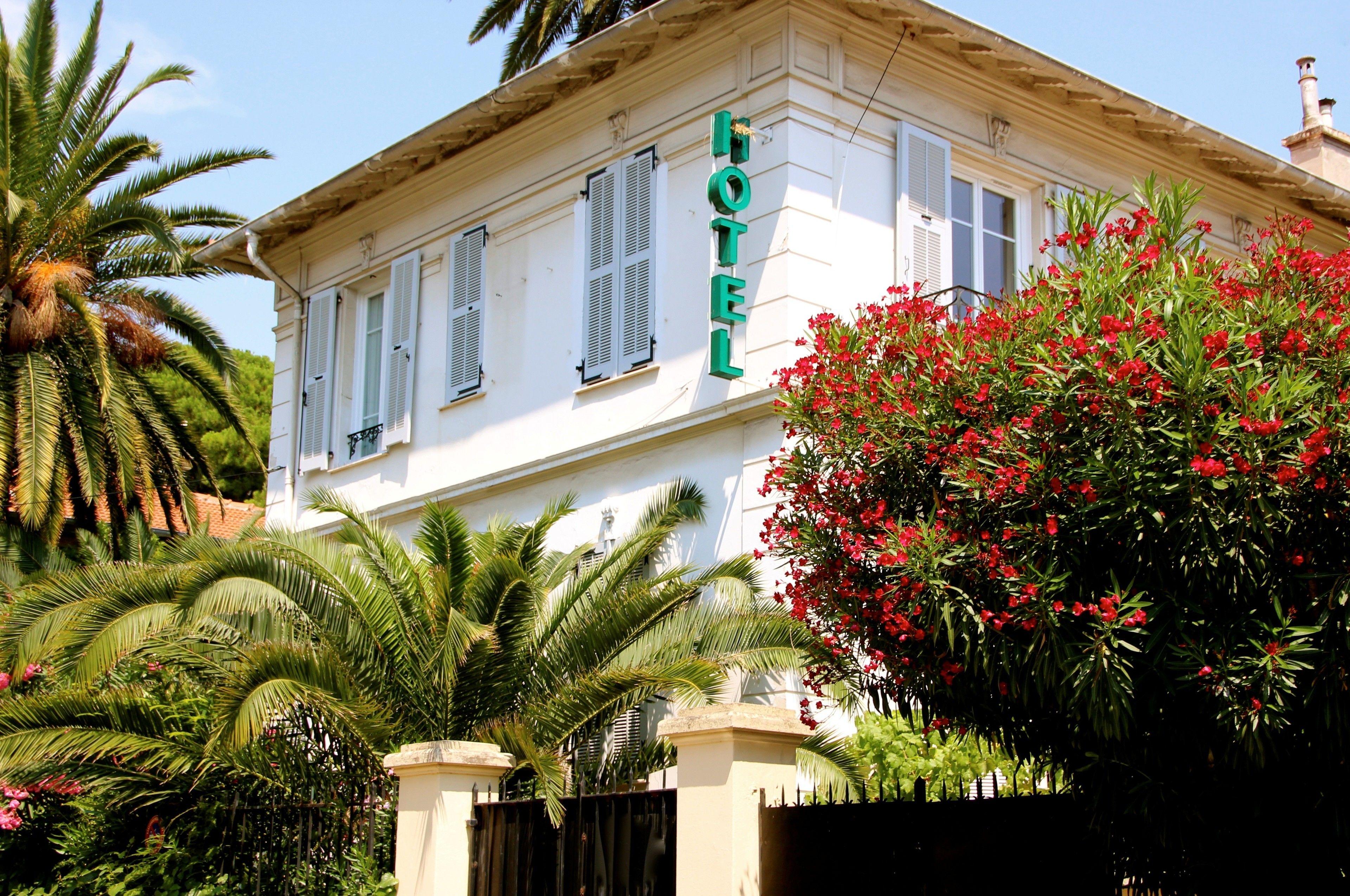 Les Cygnes Hotel