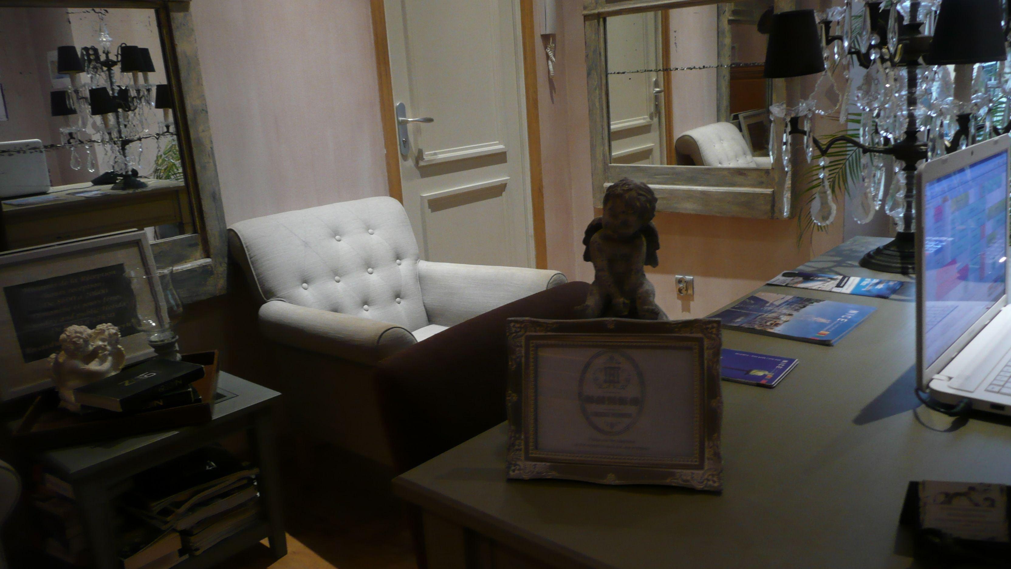 Hotel Le Petit Trianon Et Le Charme Des 2*