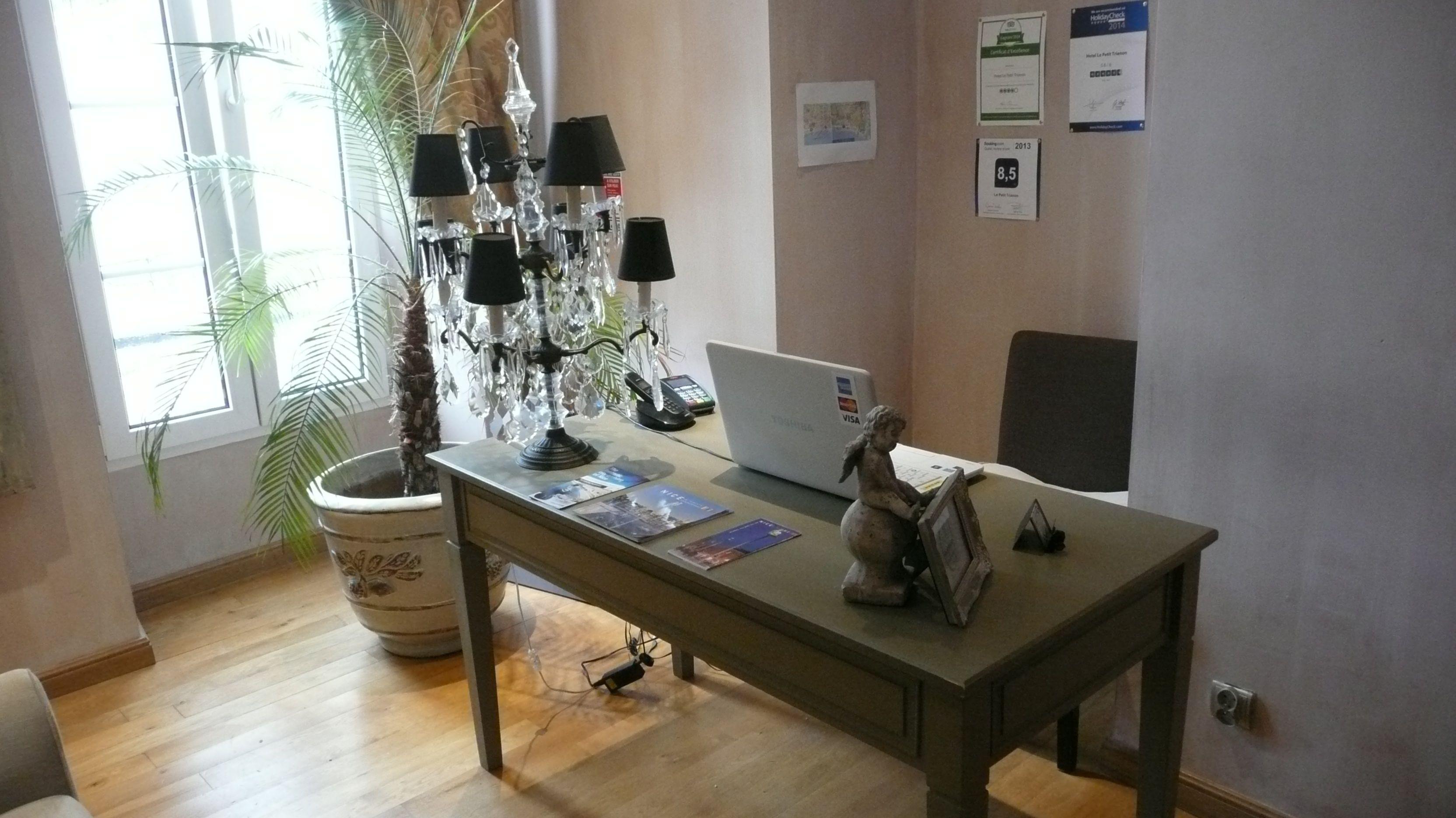 Le Petit Trianon Et Le Charme Des Hotel