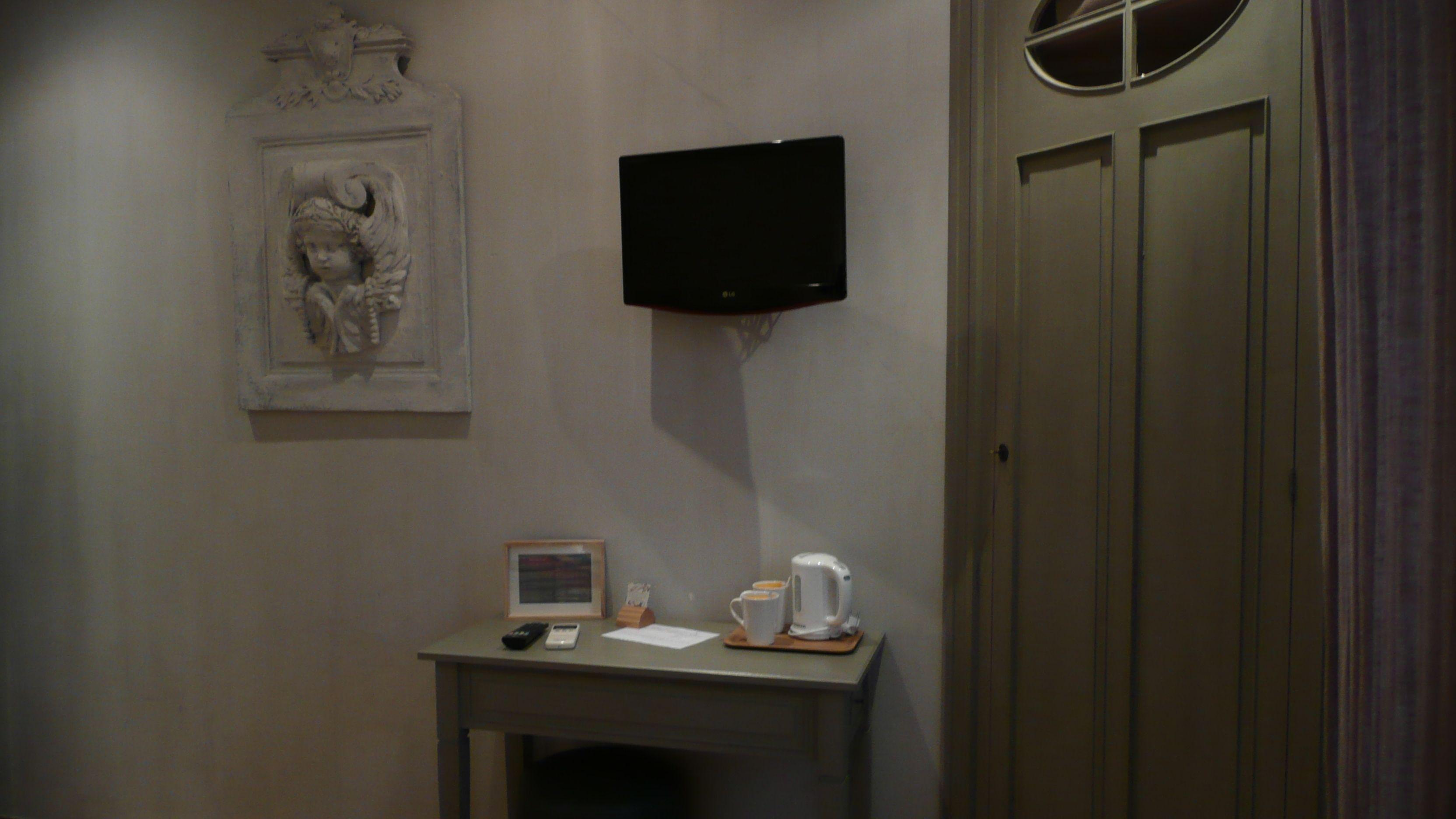 Hotel Le Petit Trianon Et Le Charme Des 2*