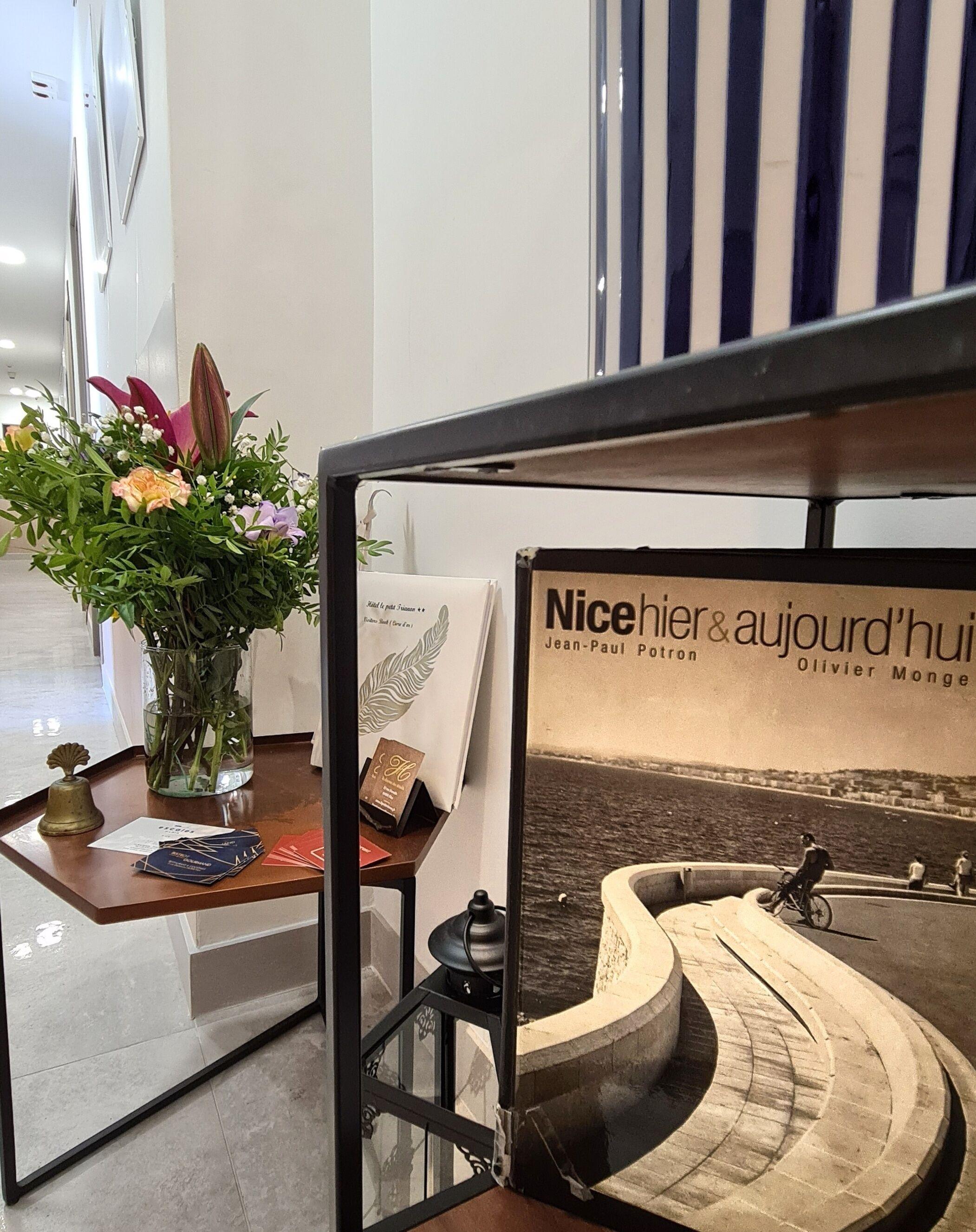 Hotel Le Petit Trianon Et Le Charme Des Nice