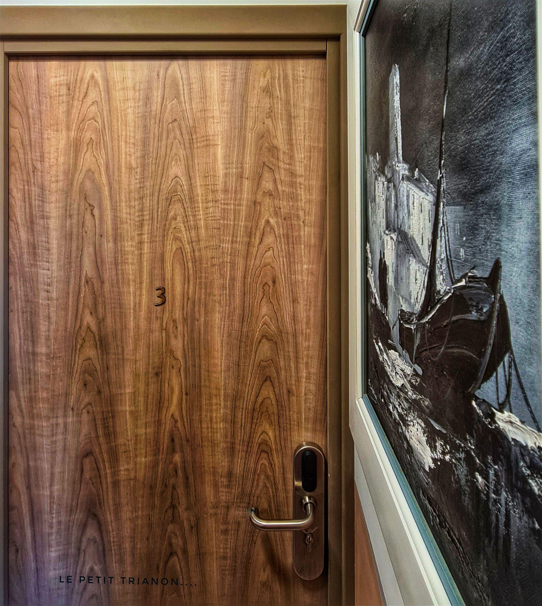 Hotel Le Petit Trianon Et Le Charme Des 2*