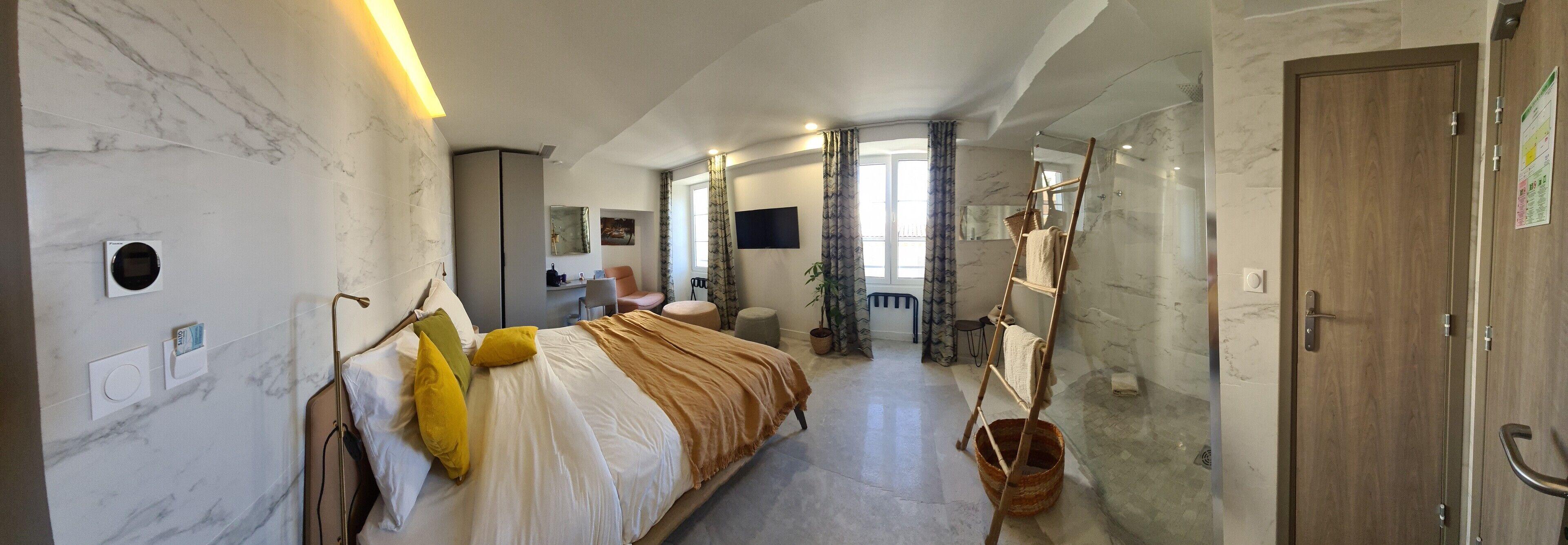 Le Petit Trianon Et Le Charme Des 2*