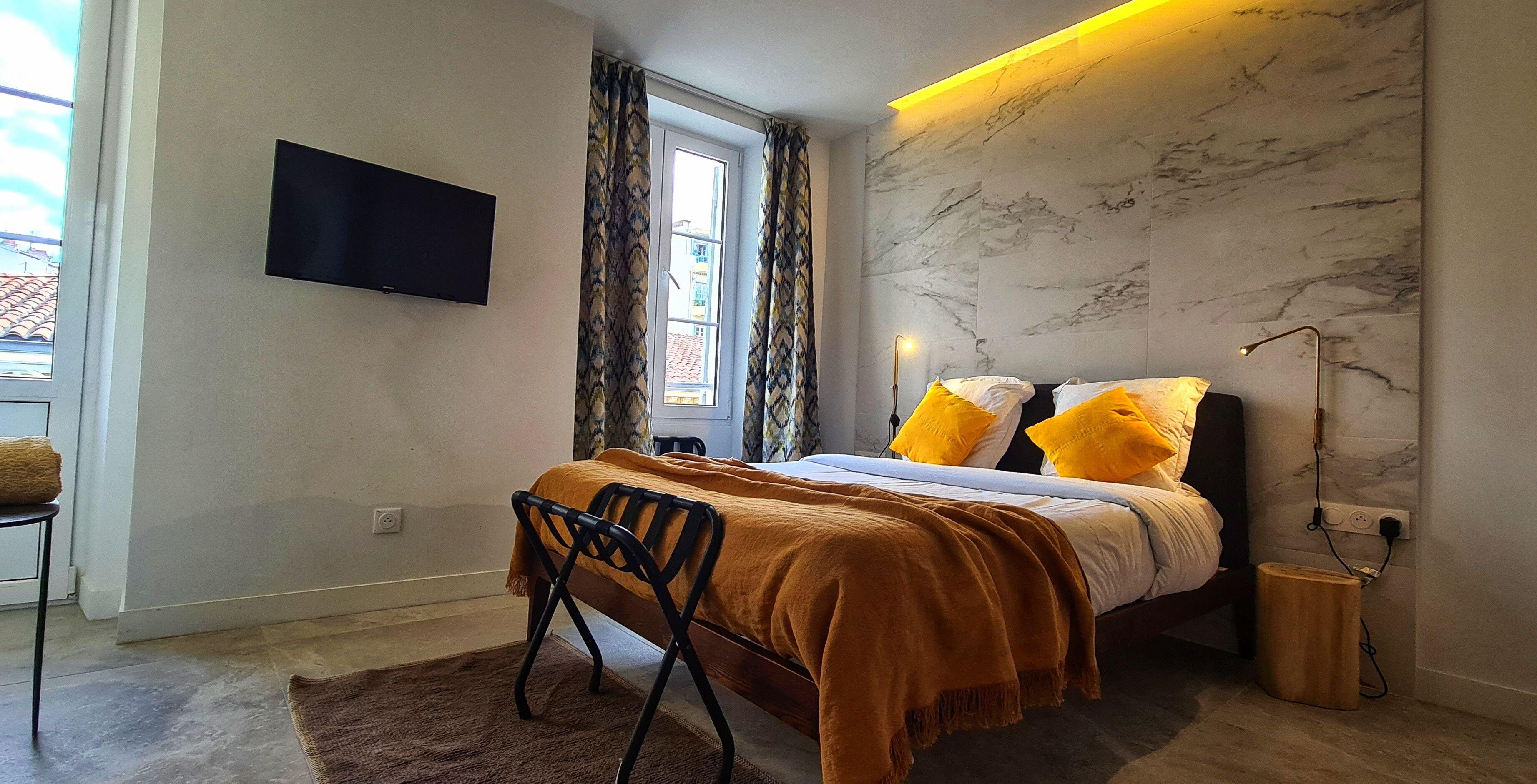 Hotel Le Petit Trianon Et Le Charme Des Nice