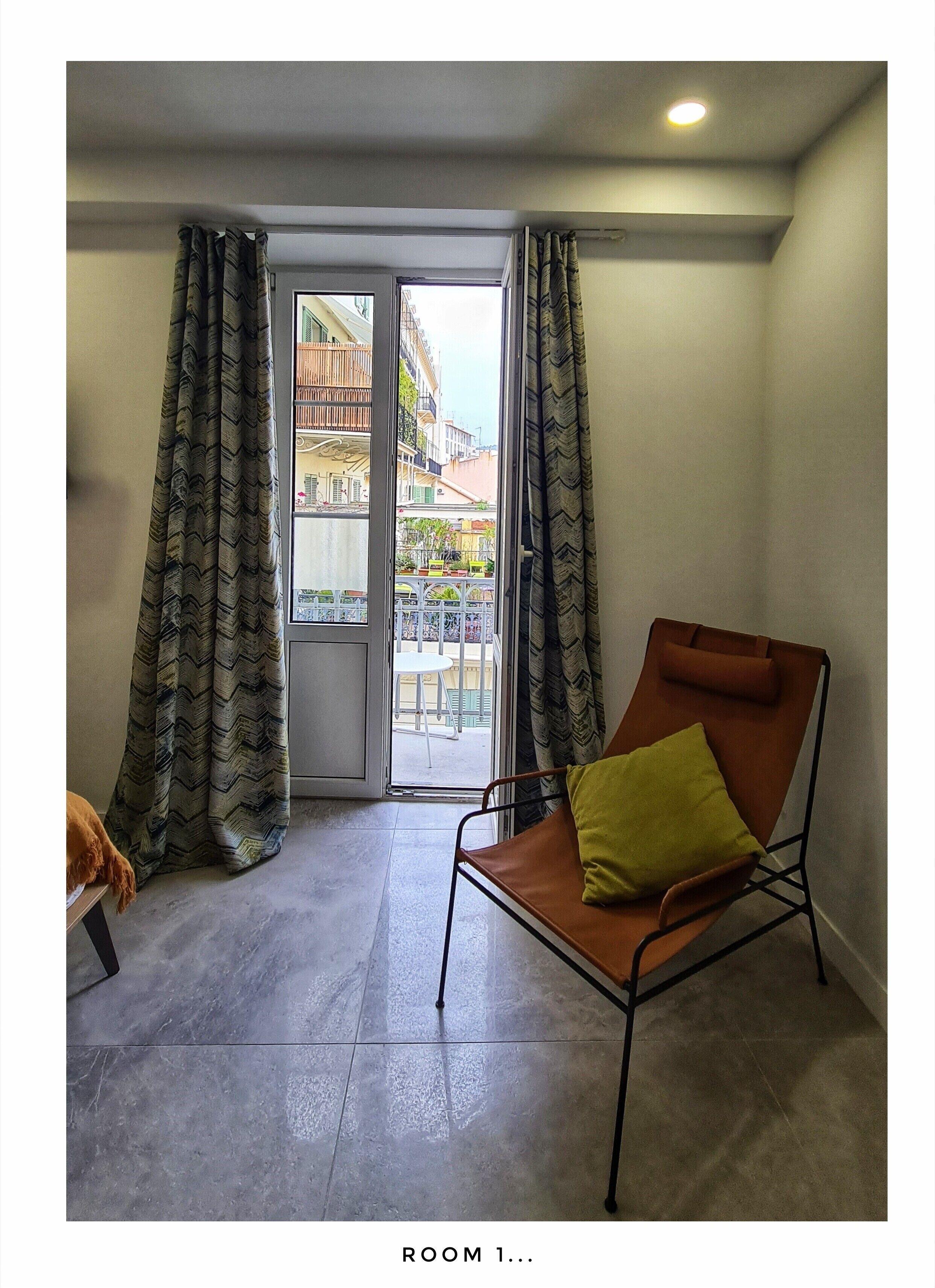 Le Petit Trianon Et Le Charme Des Hotel