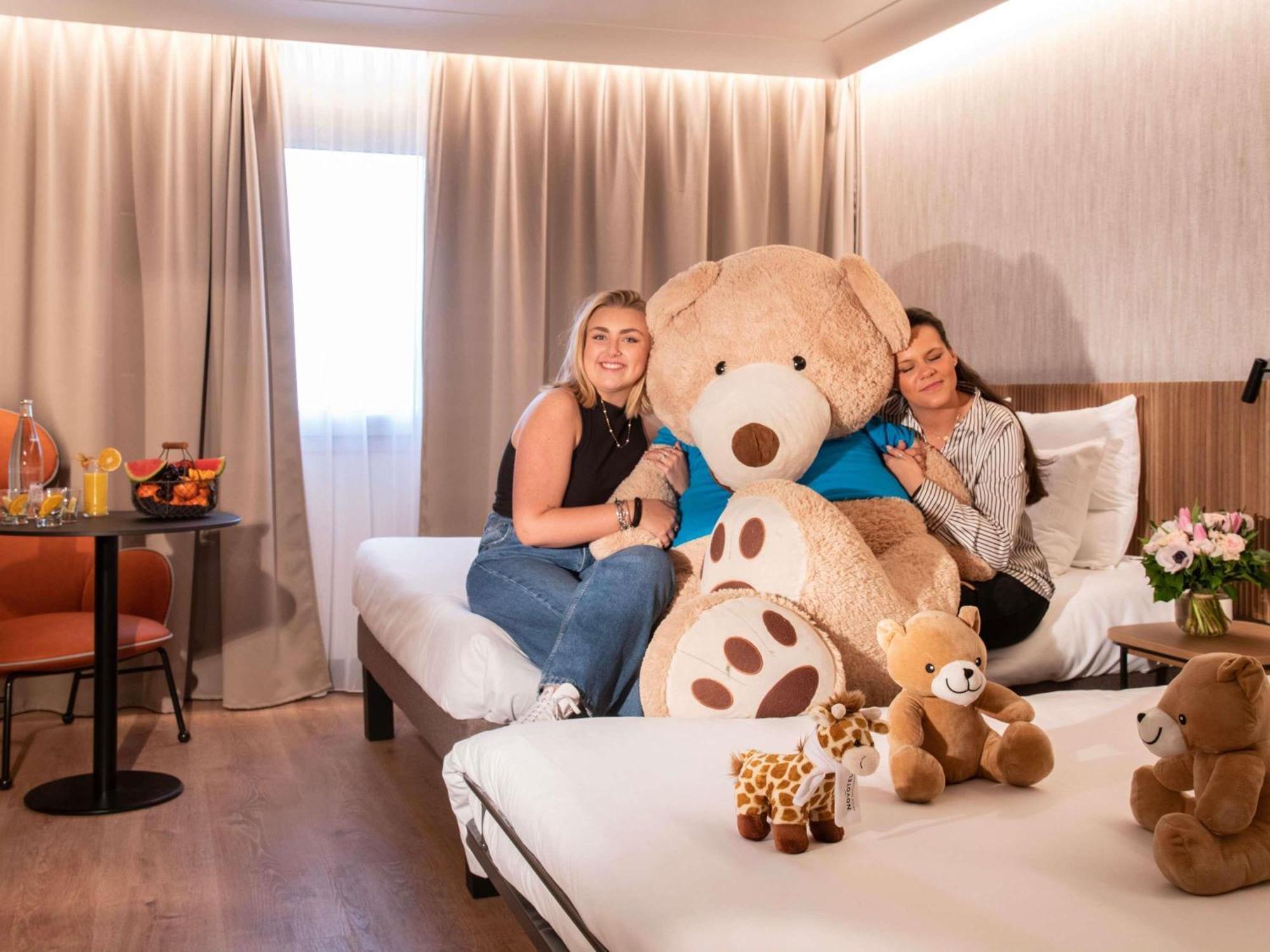 Novotel Arenas Aeroport 4*