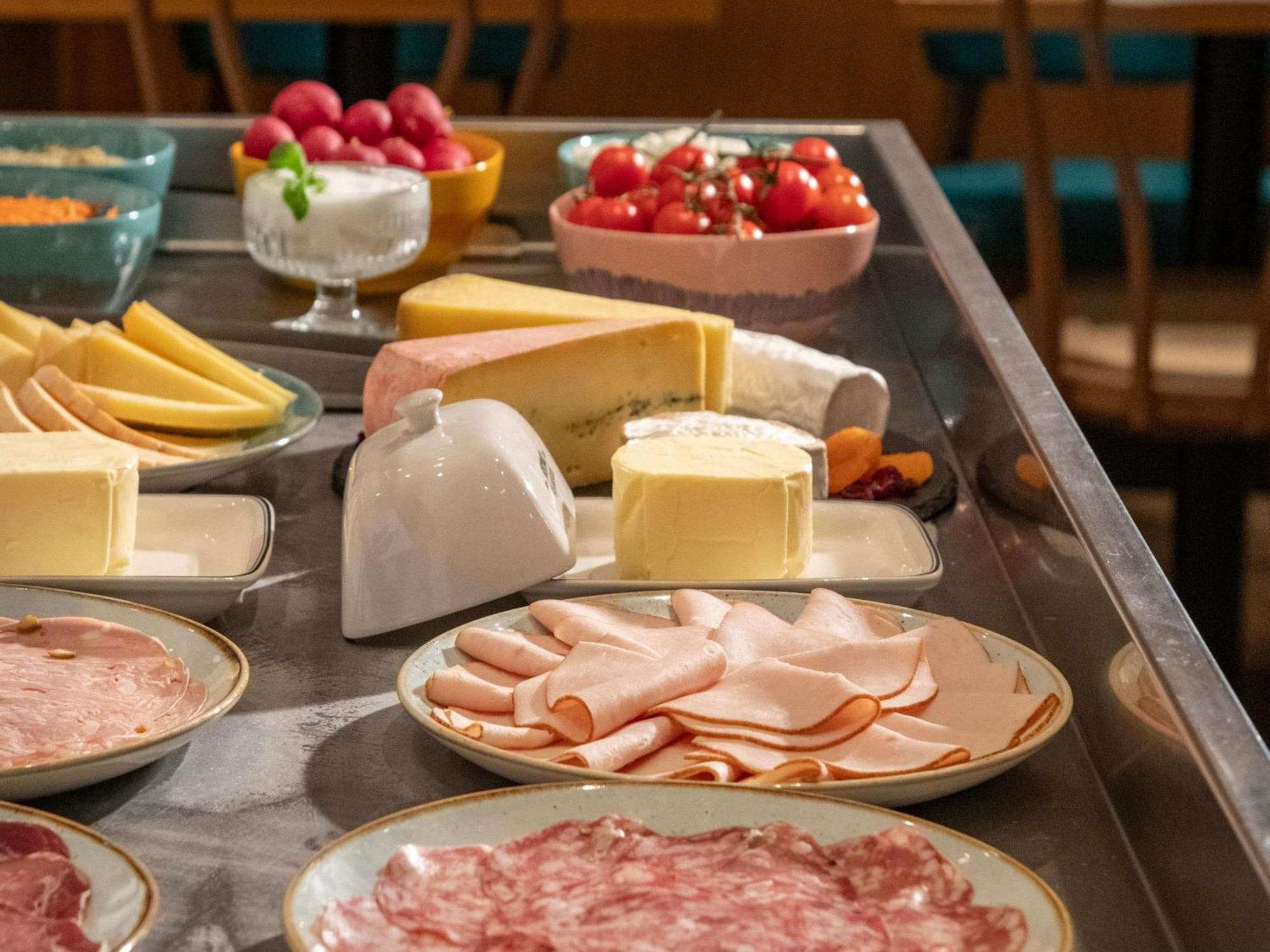 Novotel Arenas Aeroport 4*