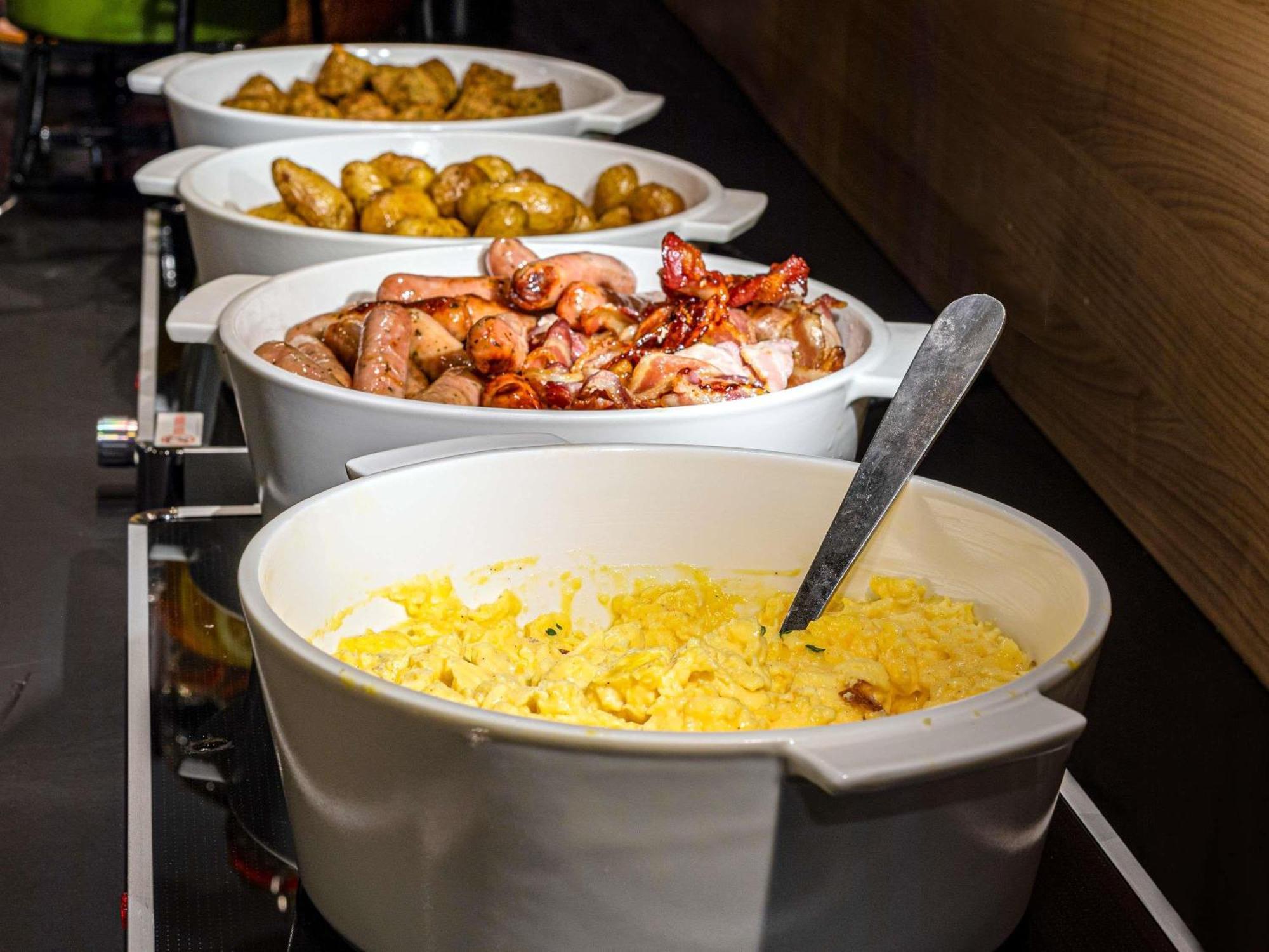 Novotel Arenas Aeroport Hotel