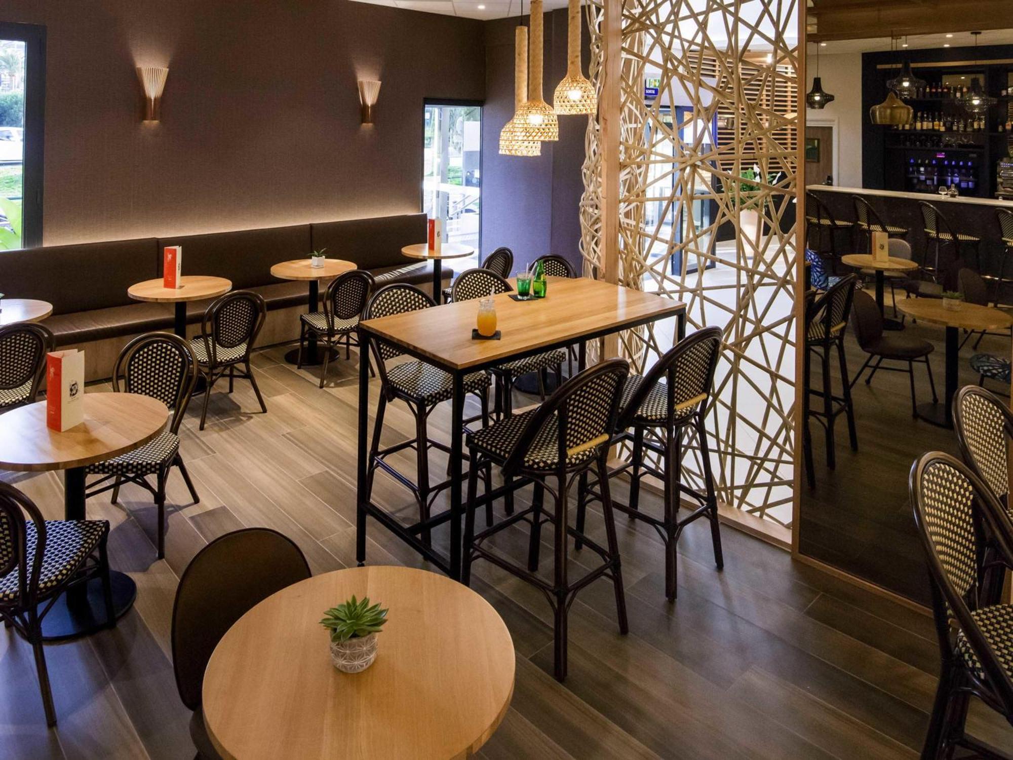 Novotel Arenas Aeroport Hotel