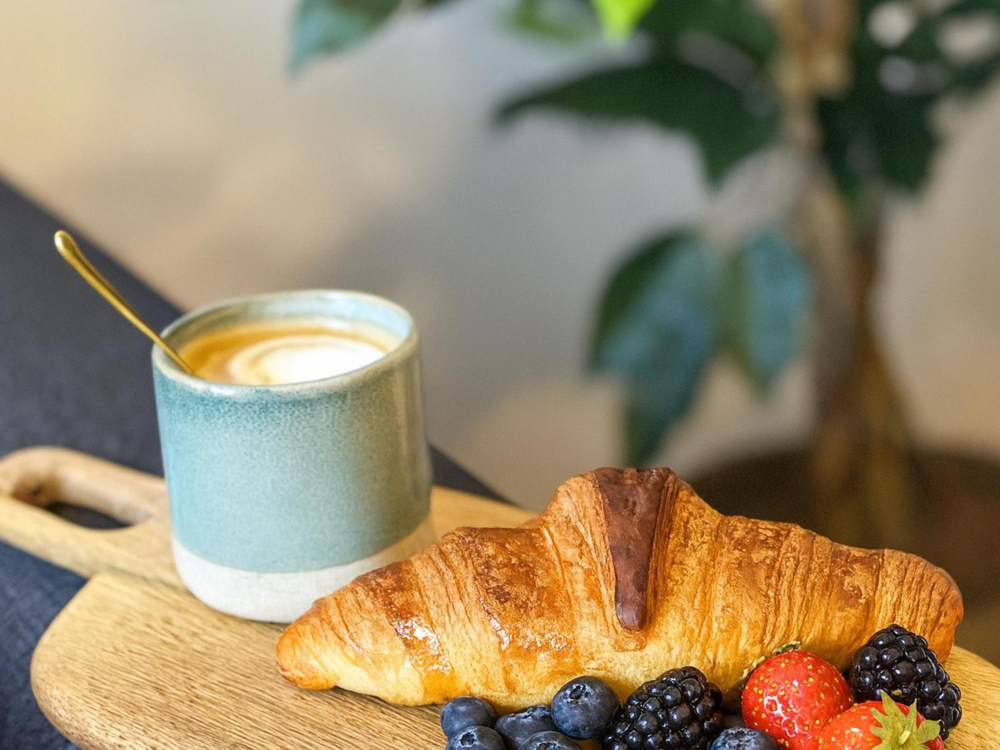 Modern With Ac Near Old & *