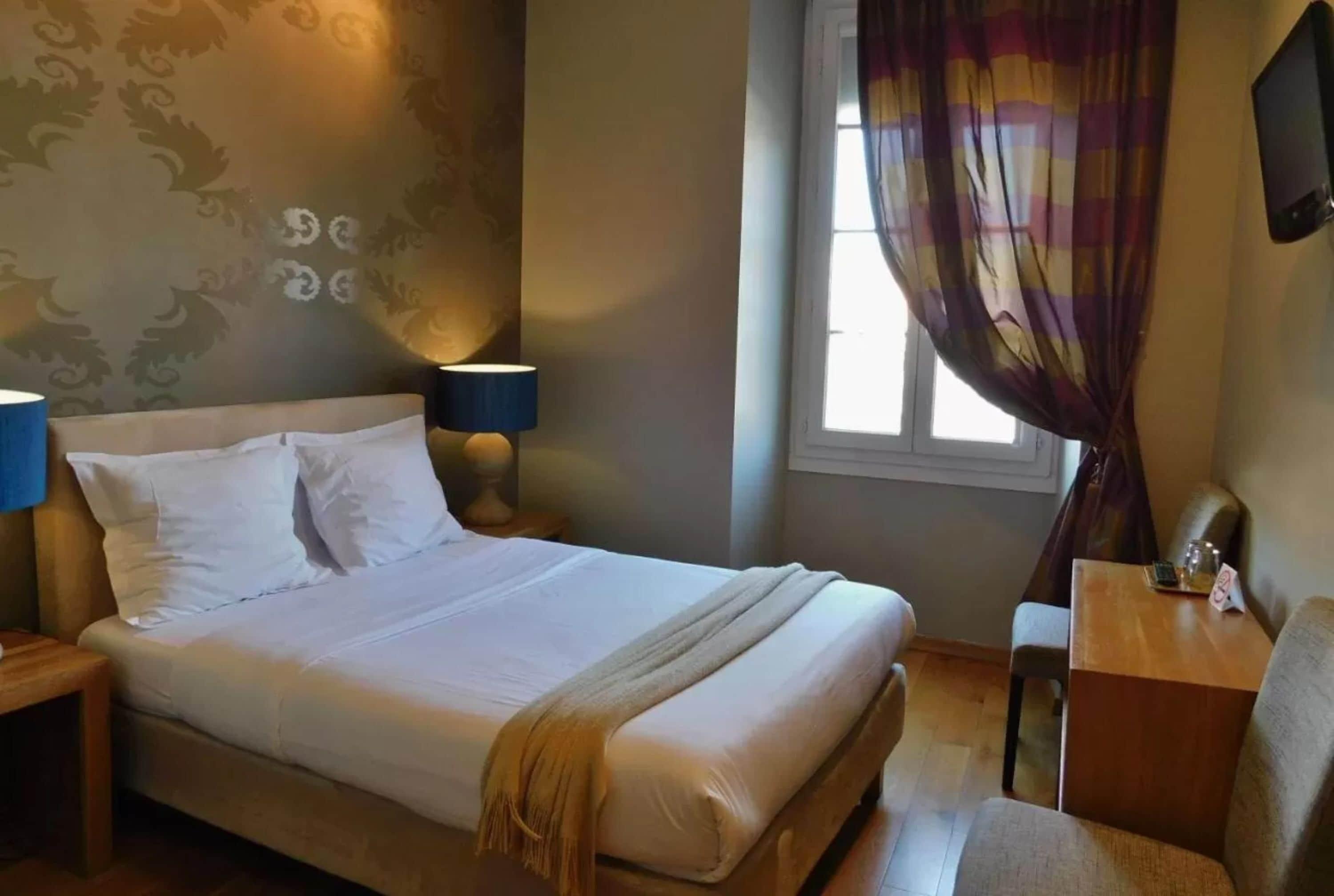 Hotel De La Mer 2*
