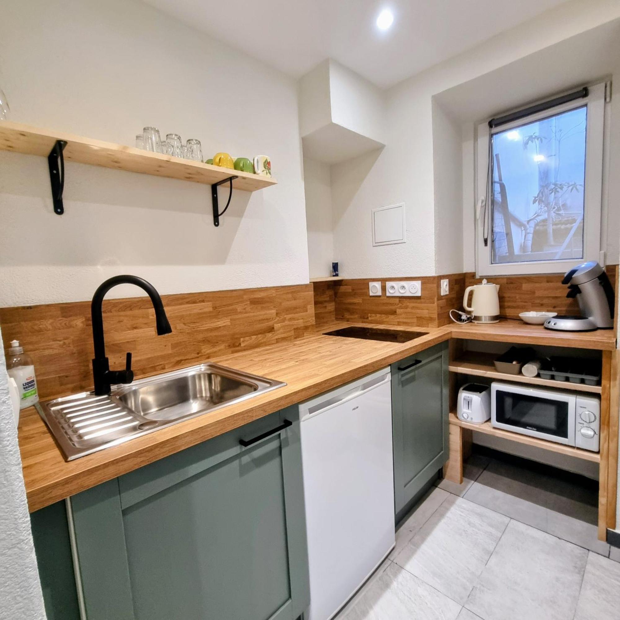 Apartment Spacious Full Of Charm, Recently Updated *