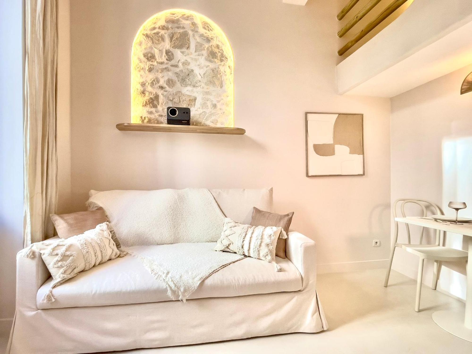 The Calypso - Quiet - New - Nice