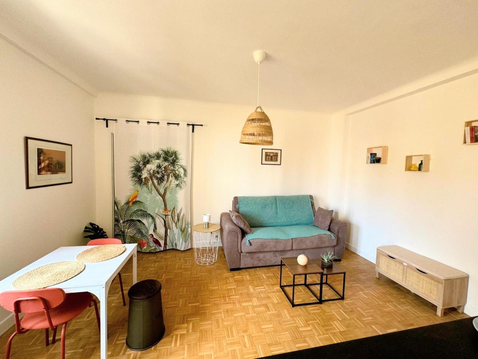 Apartment Pres De La Et La Promenade Des *