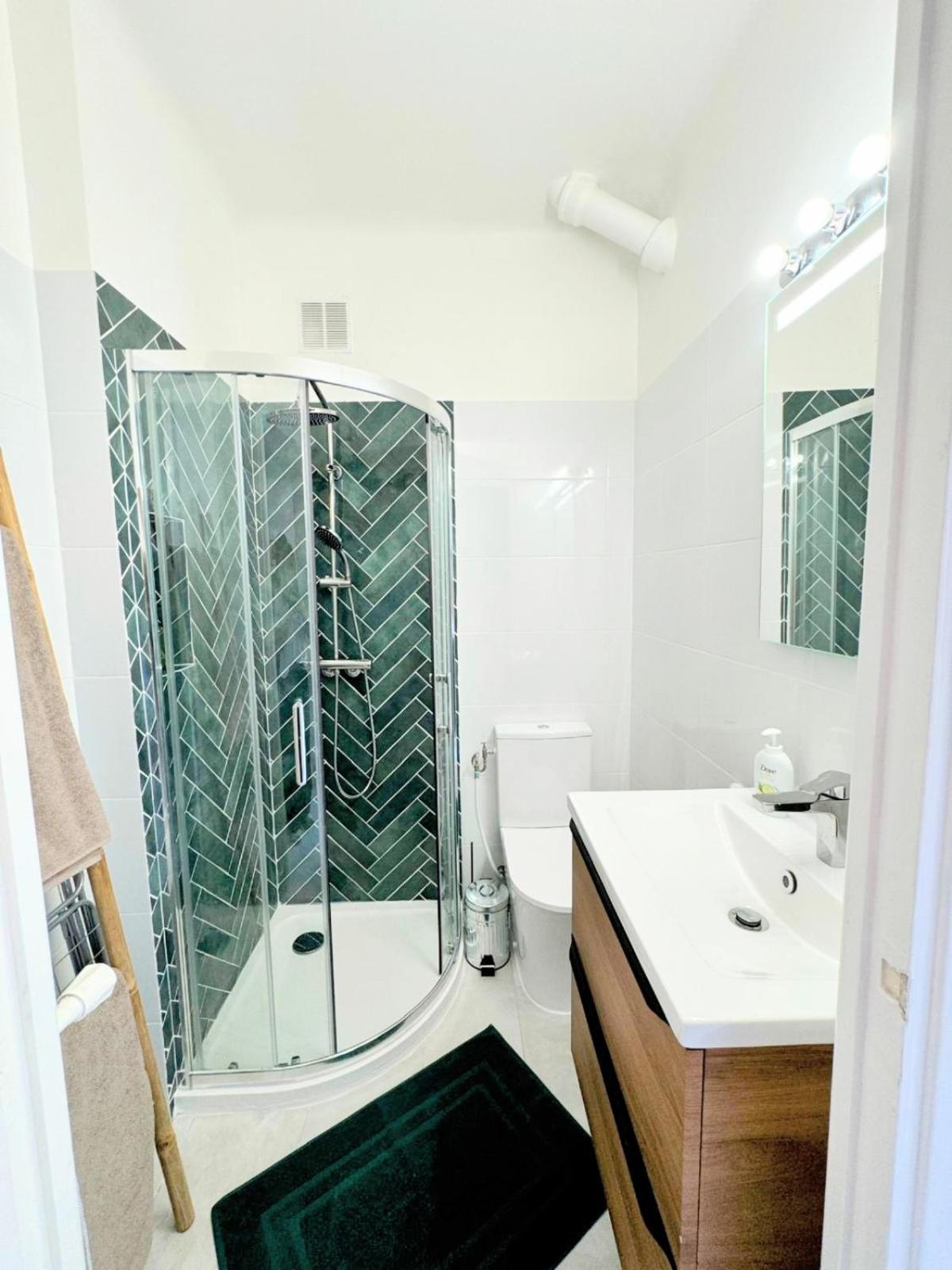 Apartment Pres De La Et La Promenade Des *