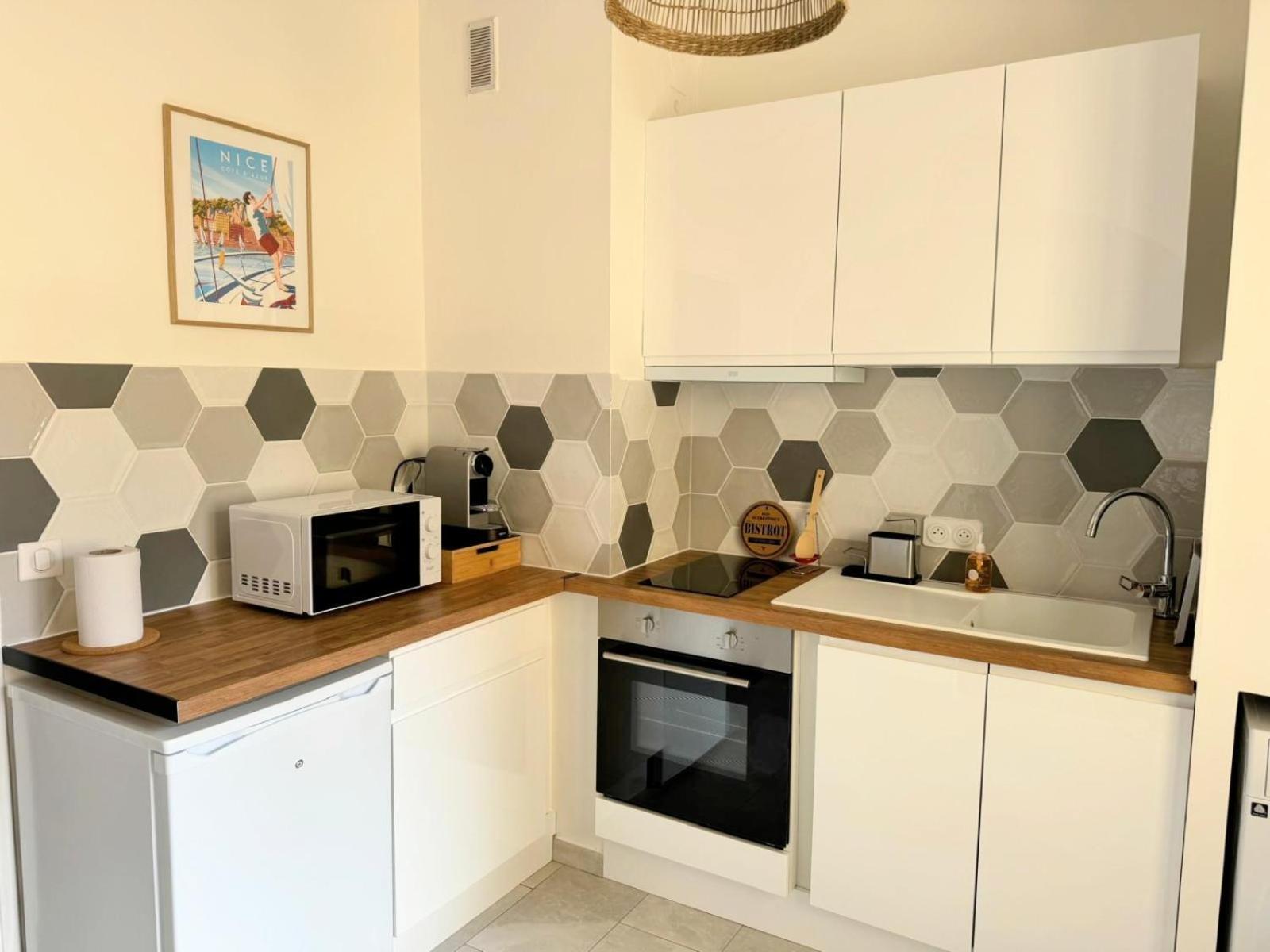 Pres De La Et La Promenade Des *