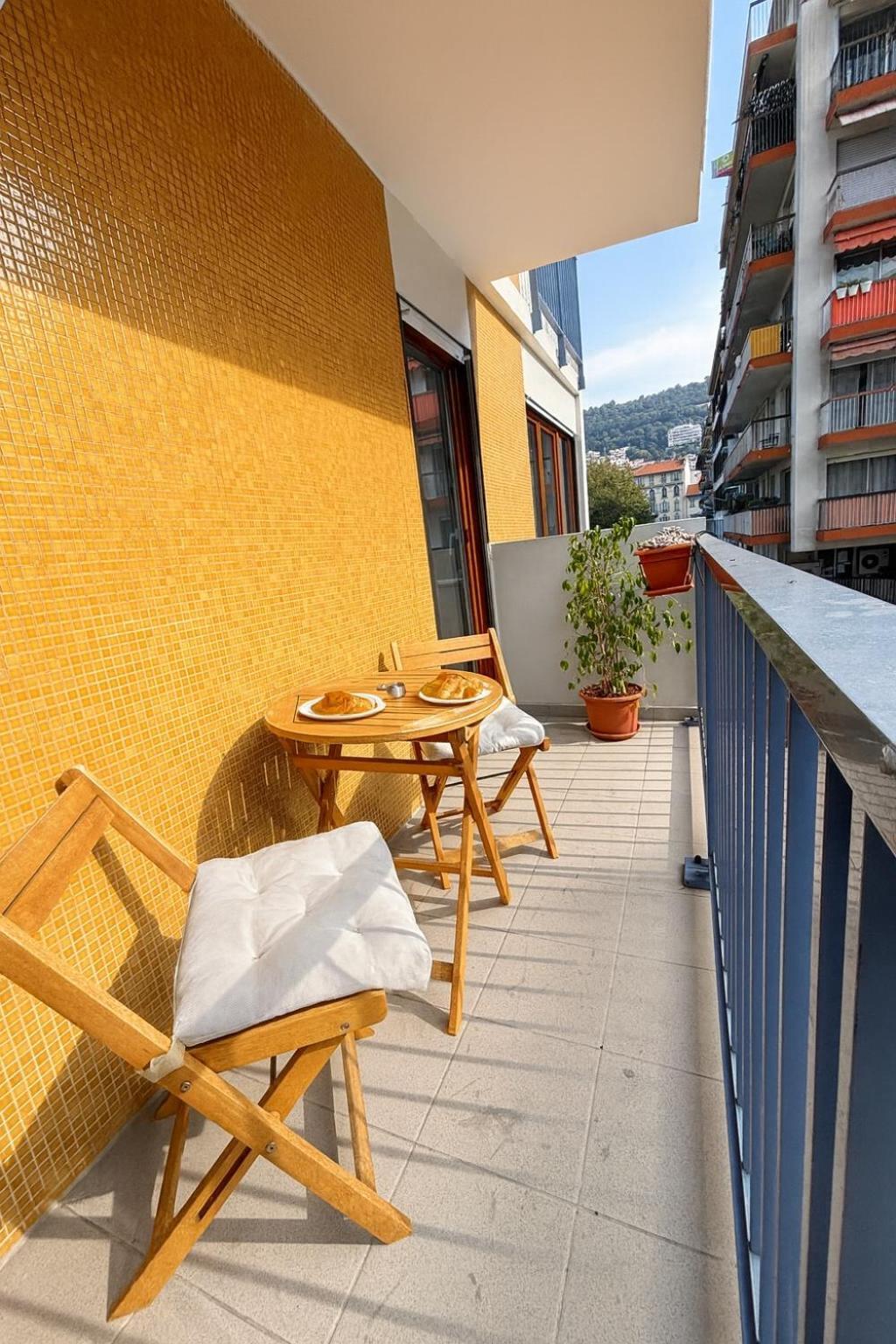 Apartment Confortable Avec Balcon - Proche Gare Riquier Sncf