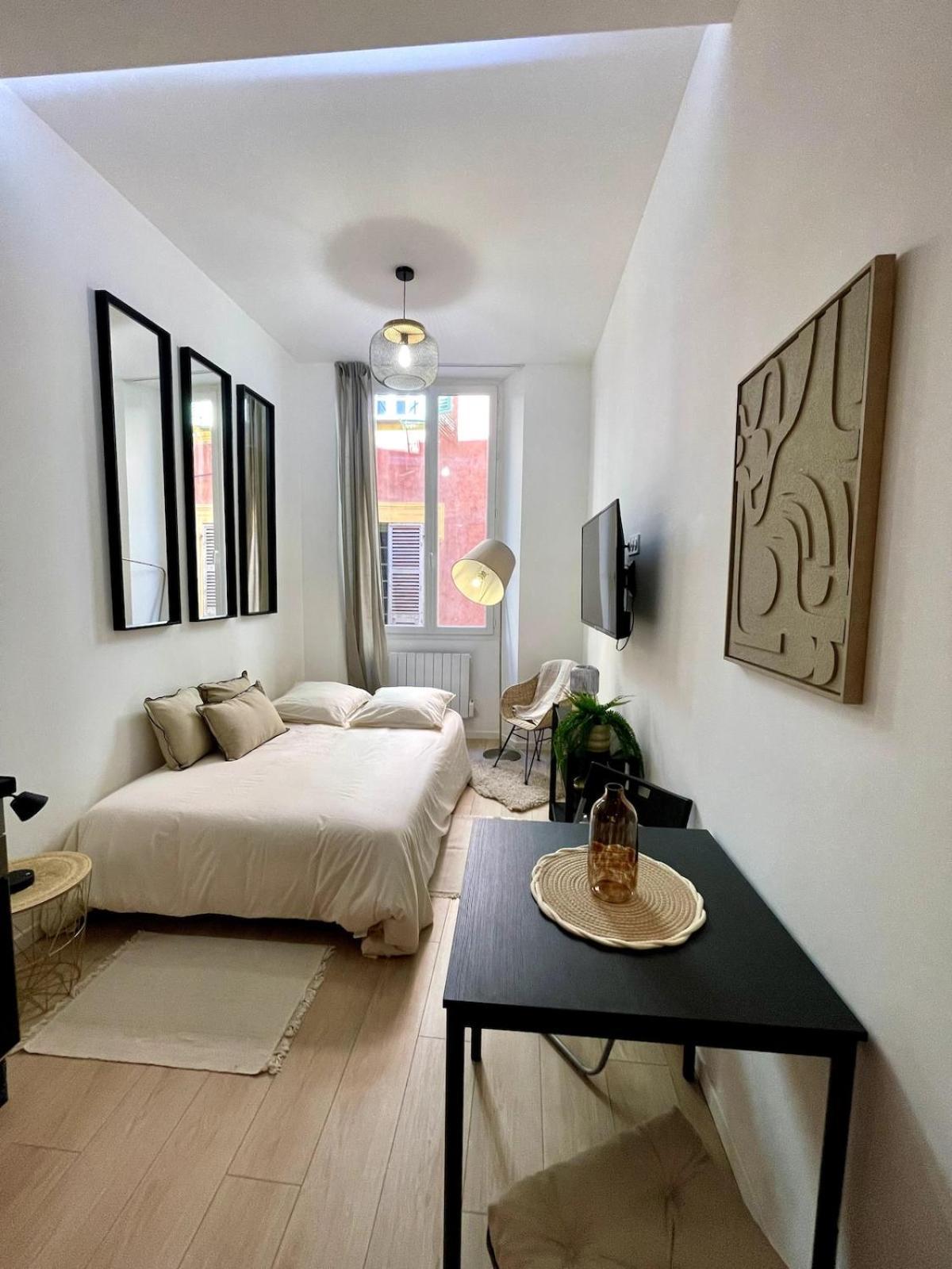 Vieux-nice Proche De La Et Cours Saleya *