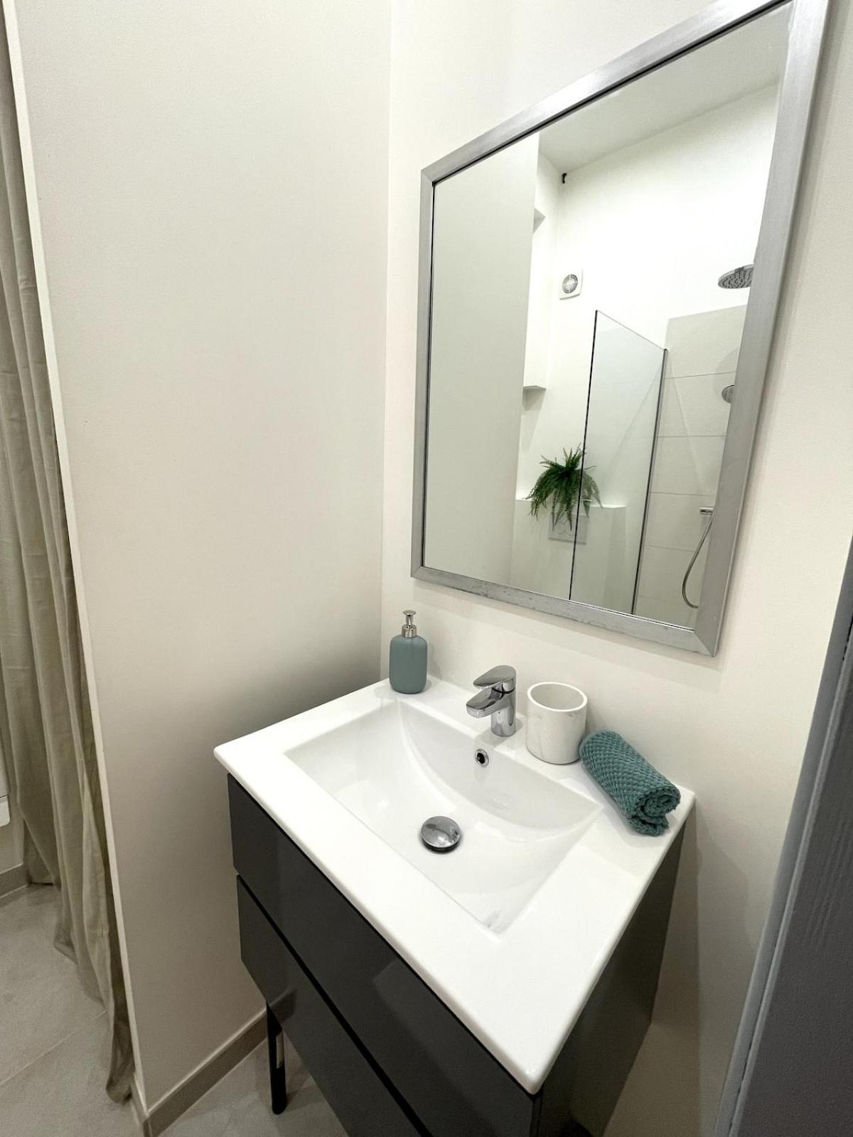 Vieux-nice Proche De La Et Cours Saleya Apartment *