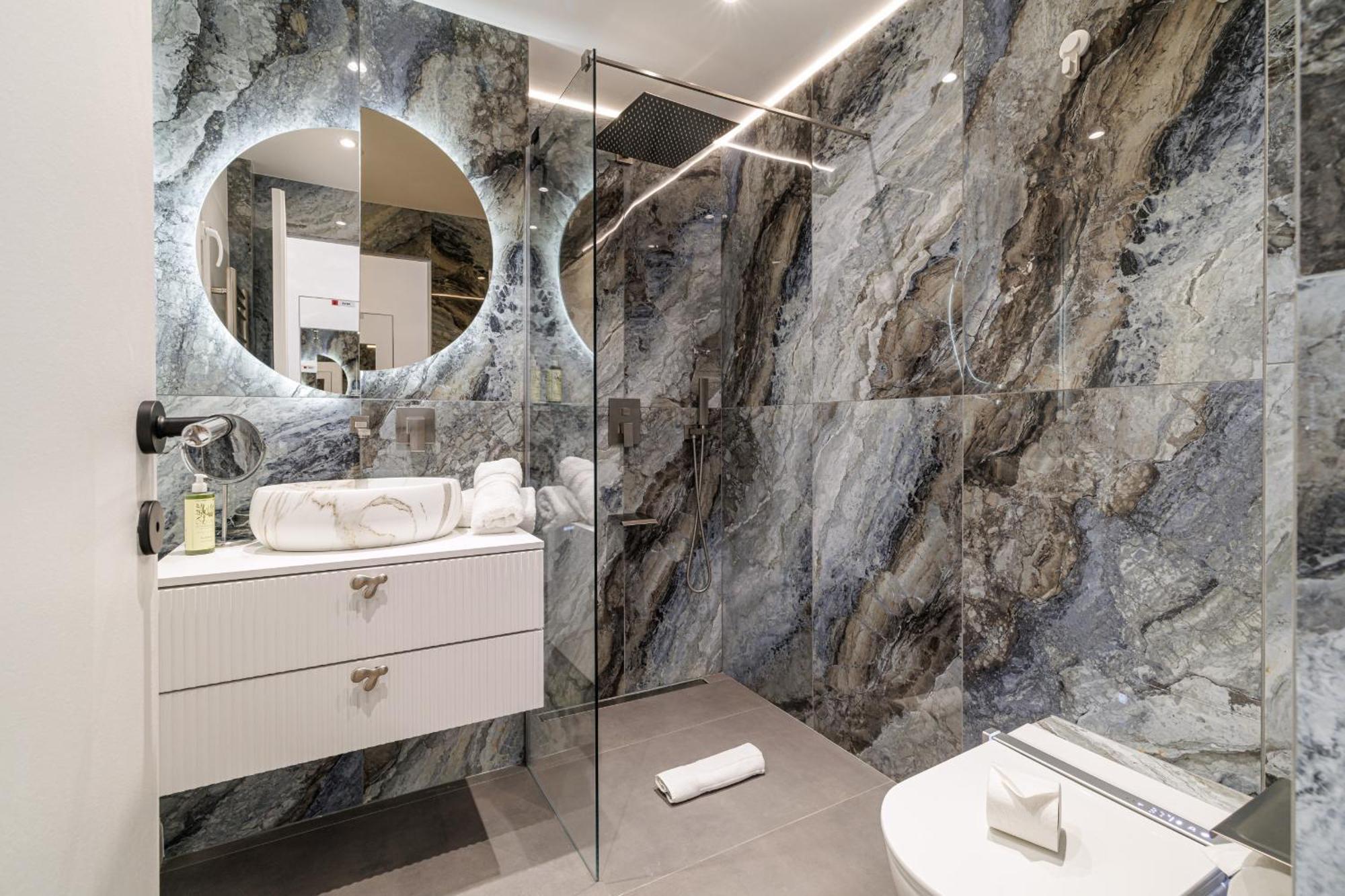 Outstanding View On The Promenade - Awesome 2 Bdr Apartment *