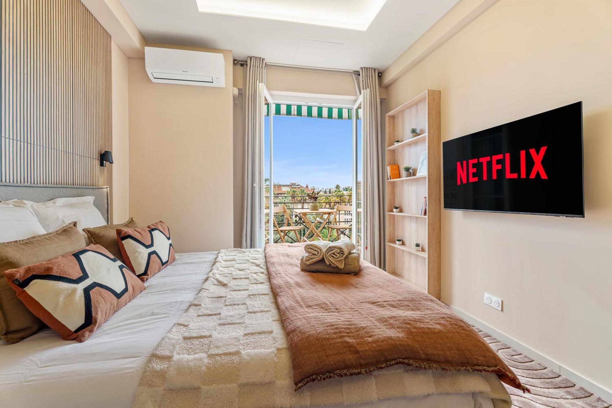 Renting - Hugo - Luxury Honeymoon Terrace Park View Free Parking Apartment *