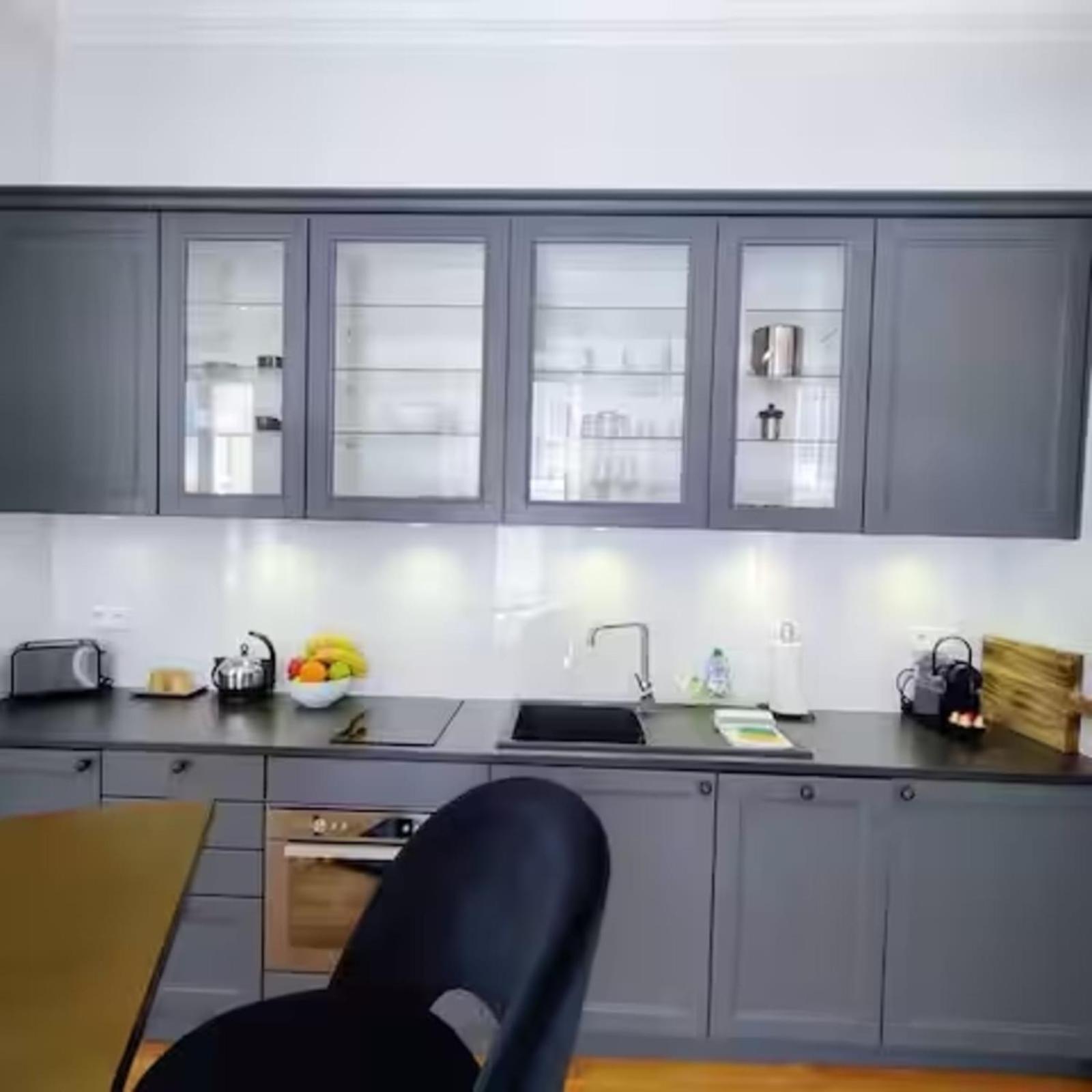 In The Heart Of Close To Amenities Apartment *