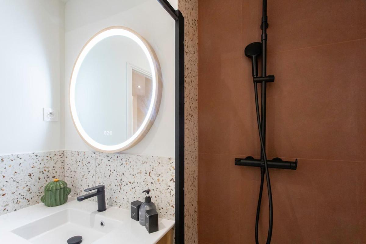 L10 Staywiz Us - Clemenceau Central, Next Train Station