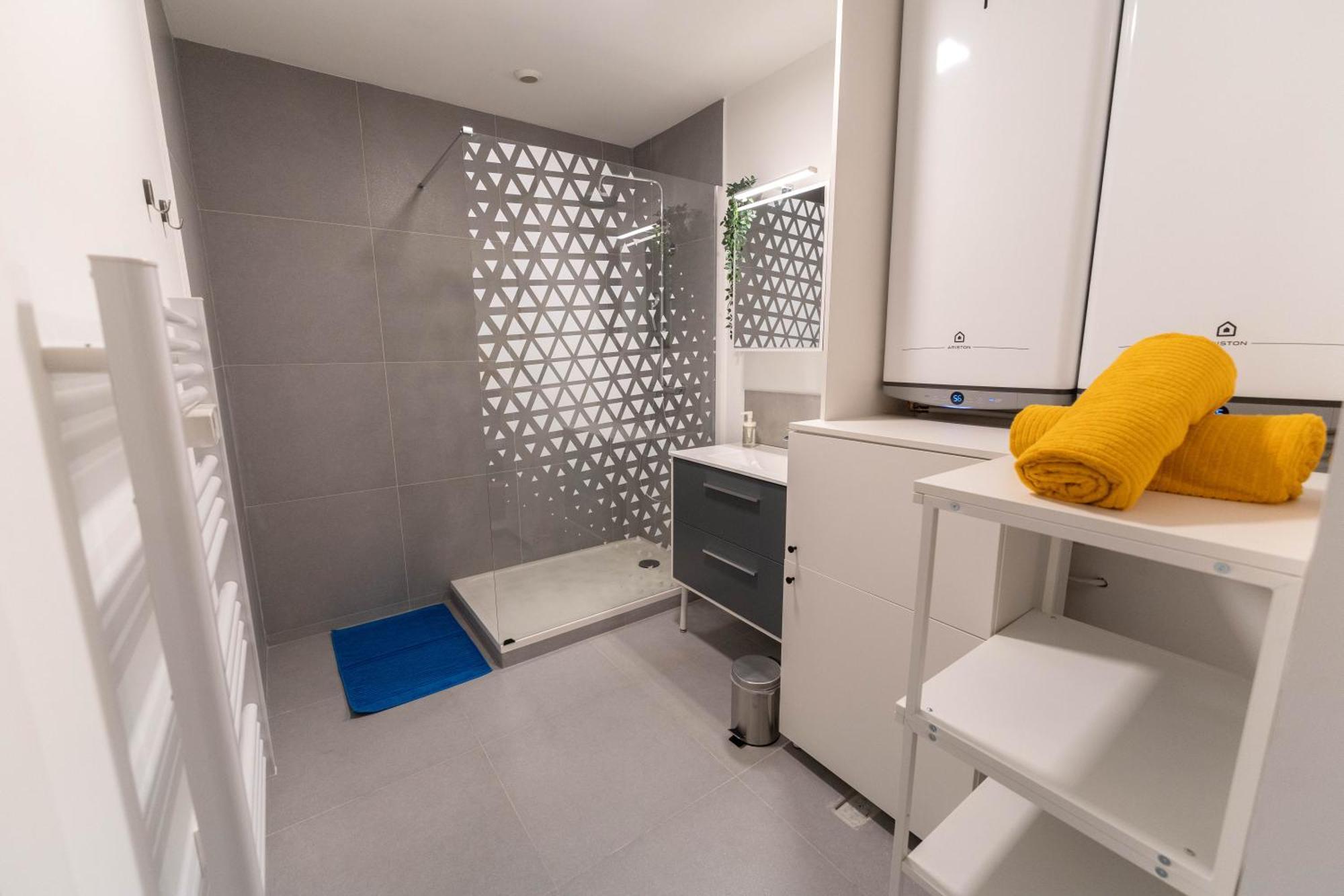 Grand Ideal Famille, Proche Plage, Bon Emplacement Pour Visiter La Cote D'azur Apartment *