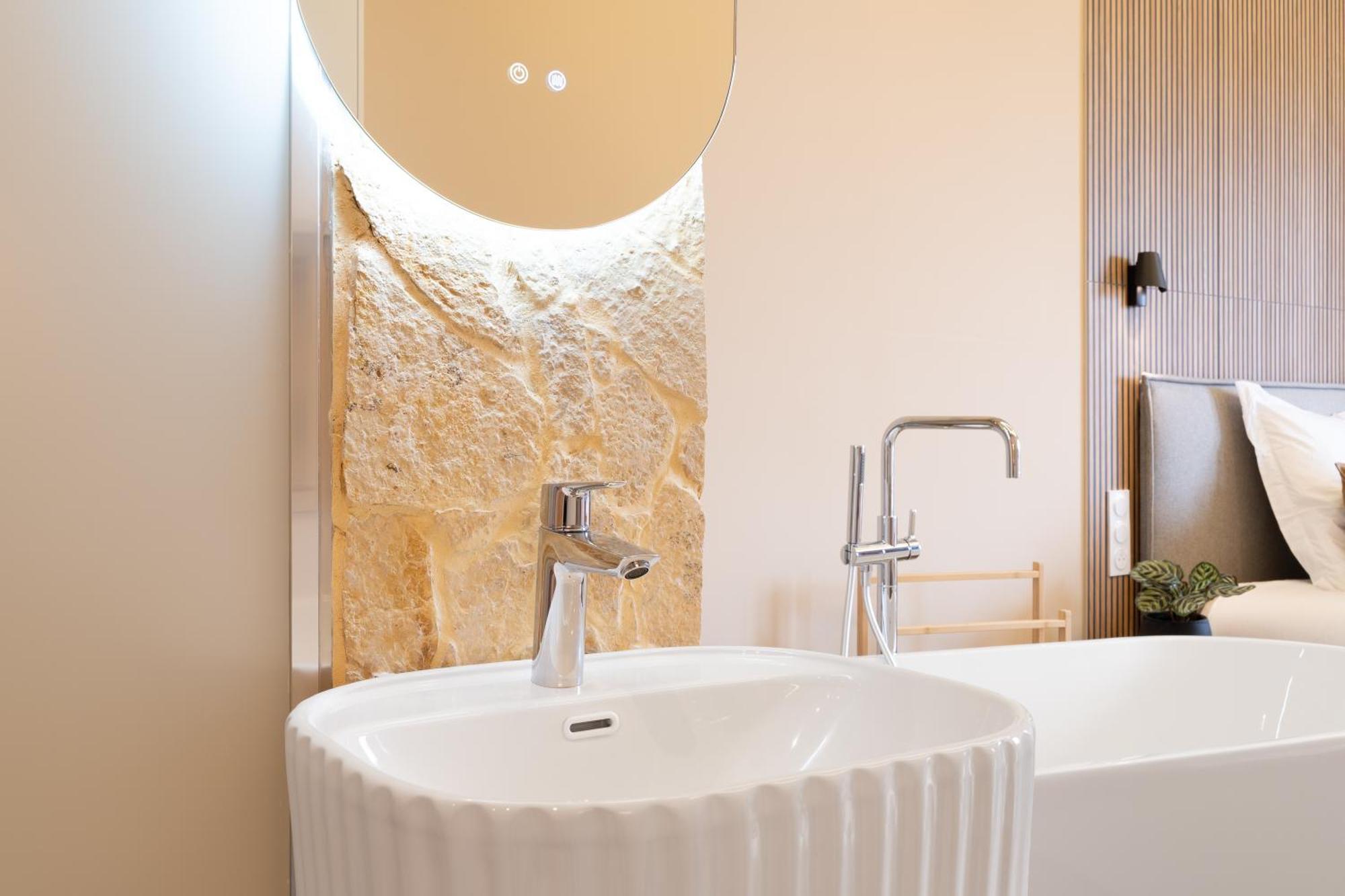 Renting - Hugo - Luxury Honeymoon Terrace Park View Free Parking *