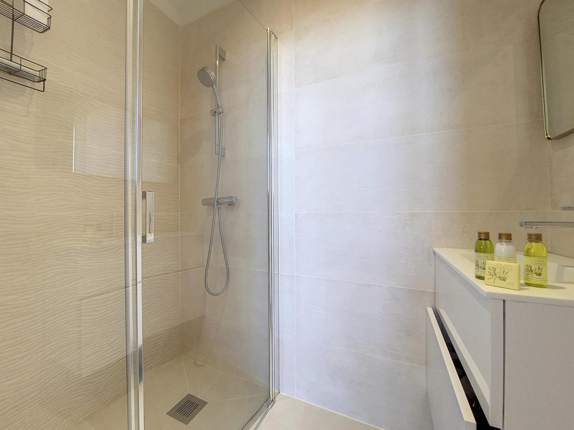 Nestor&jeeves - To Meet - Floor - Apartment *