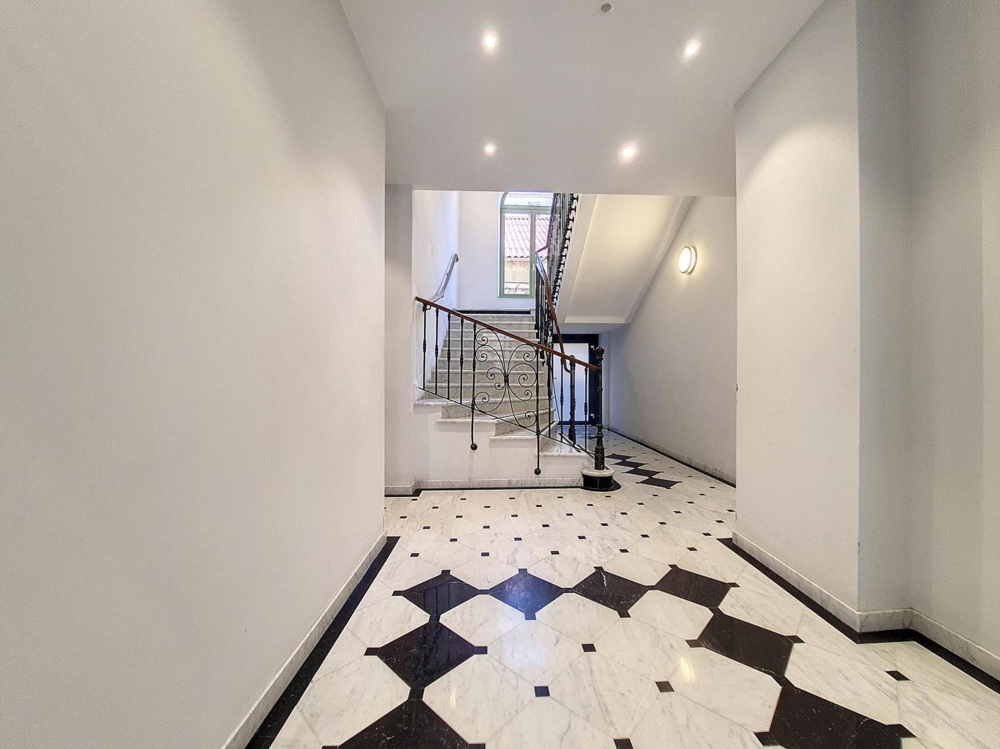 Nestor&jeeves - To Meet - Floor - Apartment