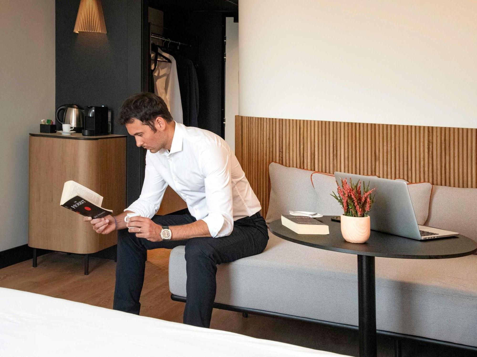 Novotel Arenas Aeroport Hotel