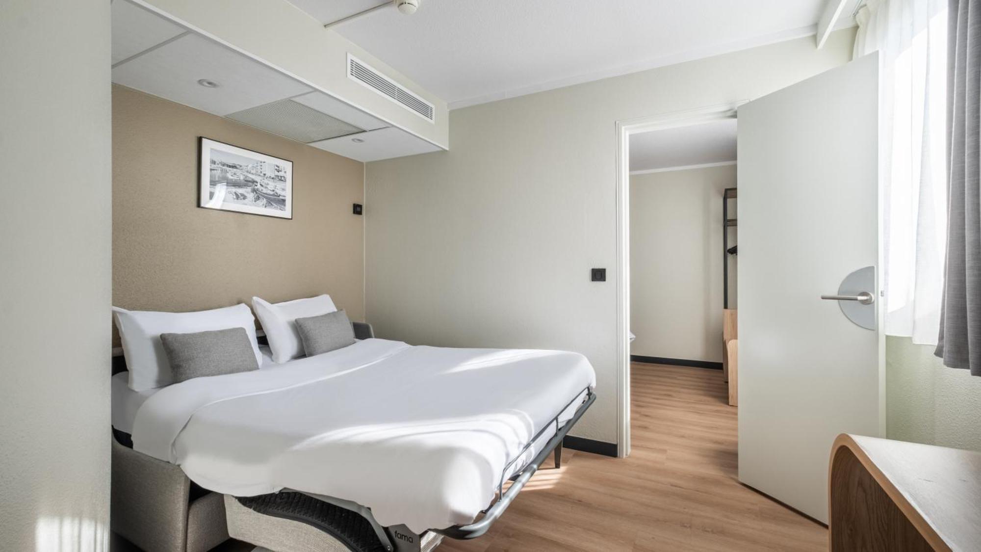 Hotel Campanile Prime - Airport 3*