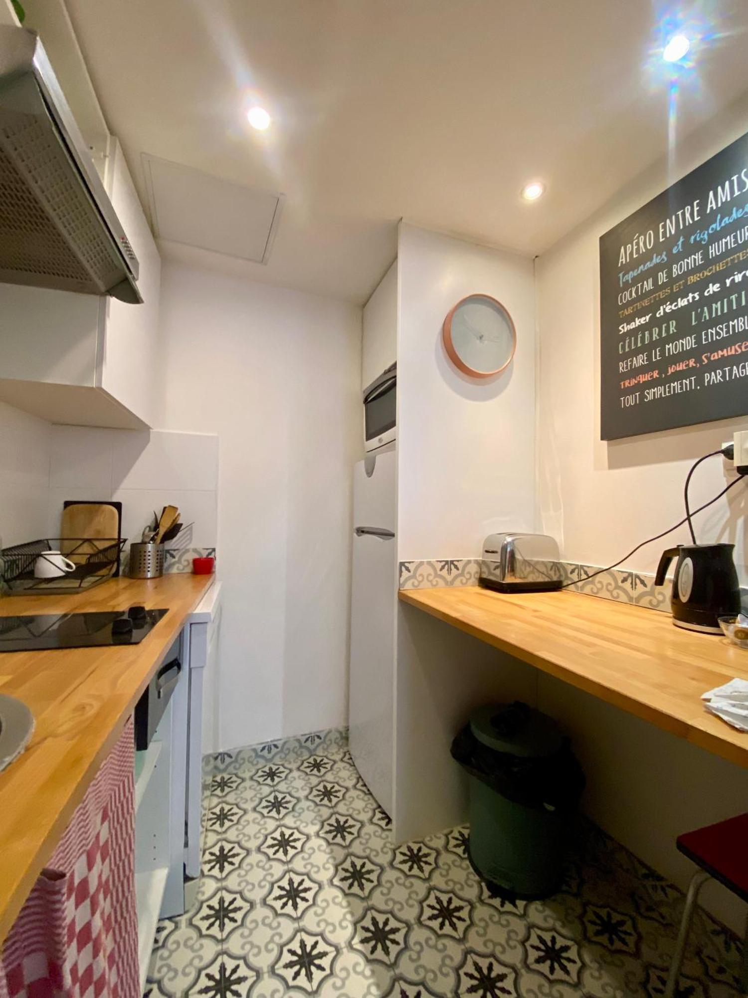 Joli Nicois En Bord De *