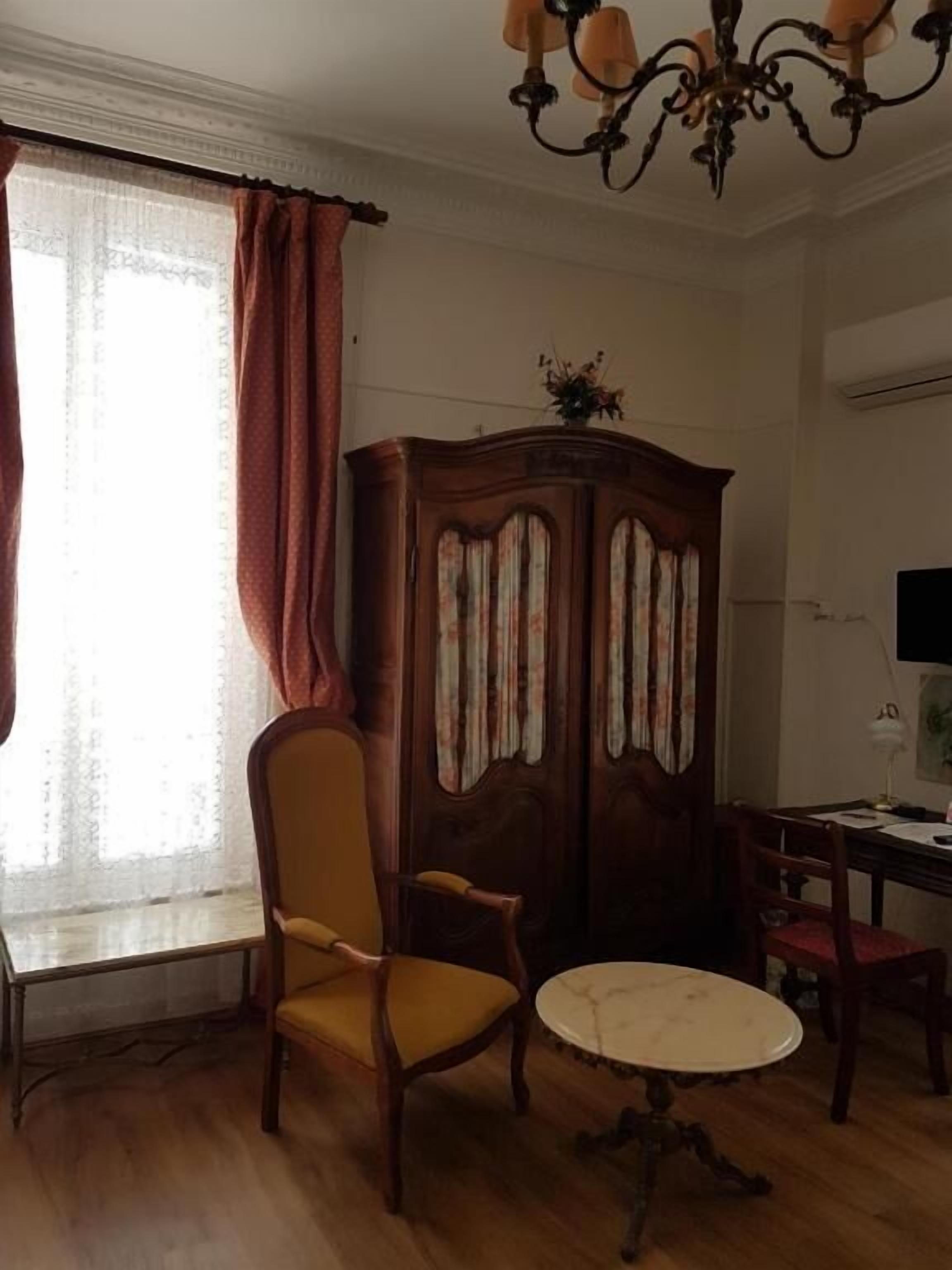 Cronstadt Hotel