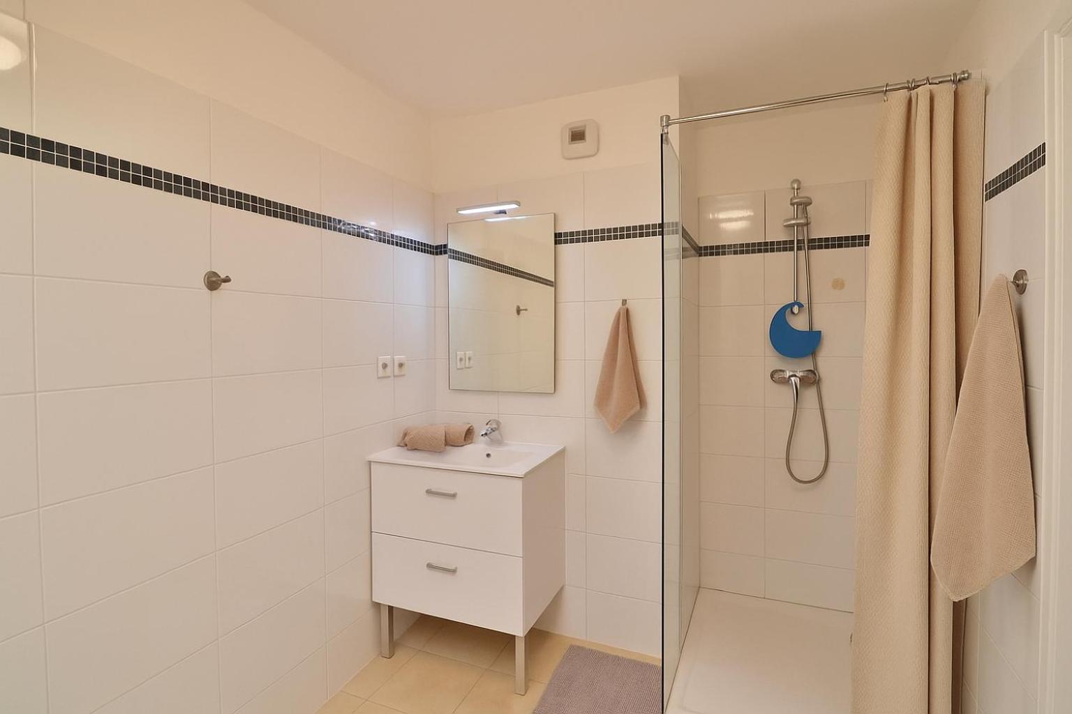 Joli 2 Pieces Nicois Avec Terrasse Ensoleillee *