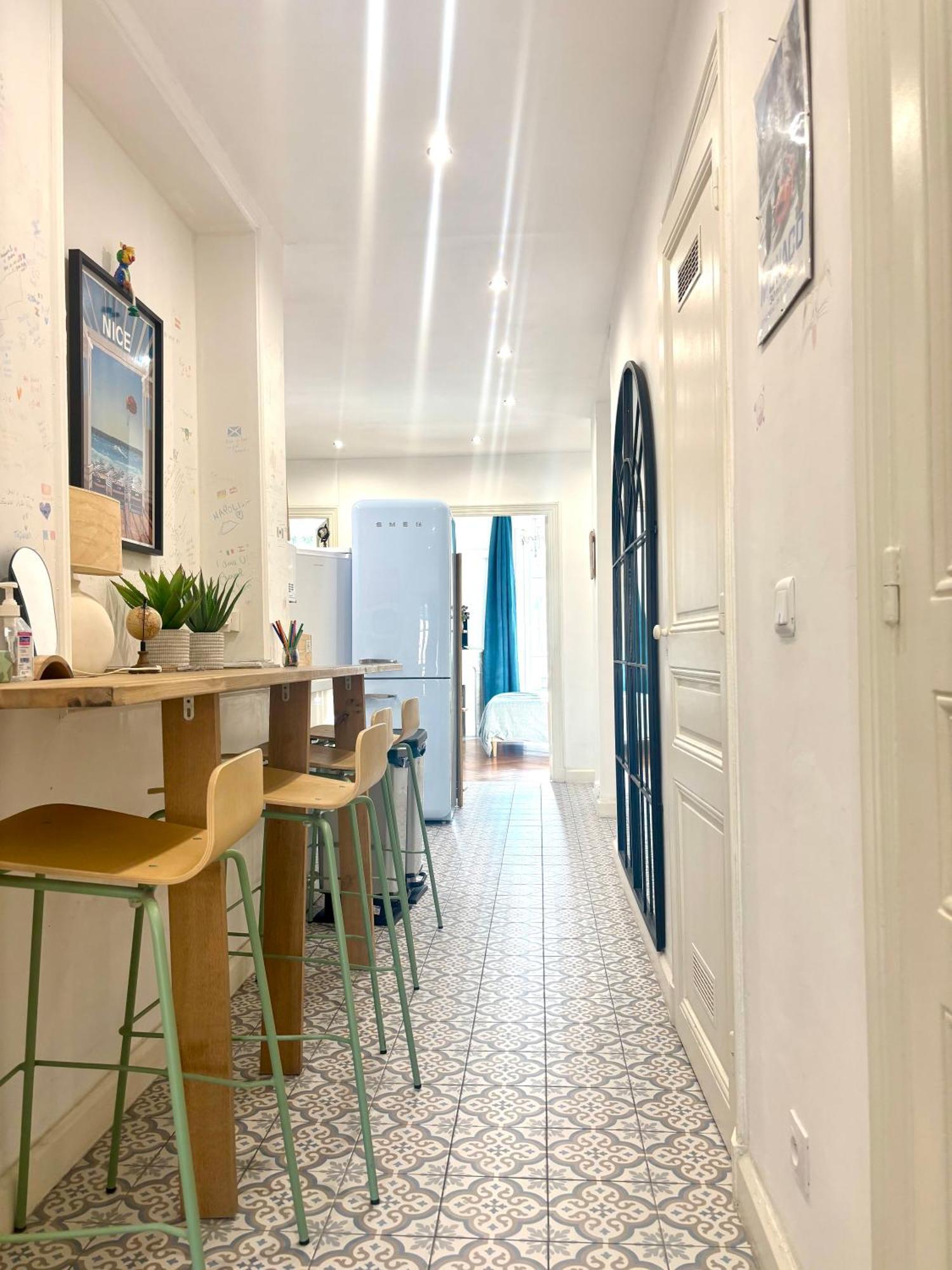 Les De Cedric Iconic Tram Gare Pour Personnes Calmes *