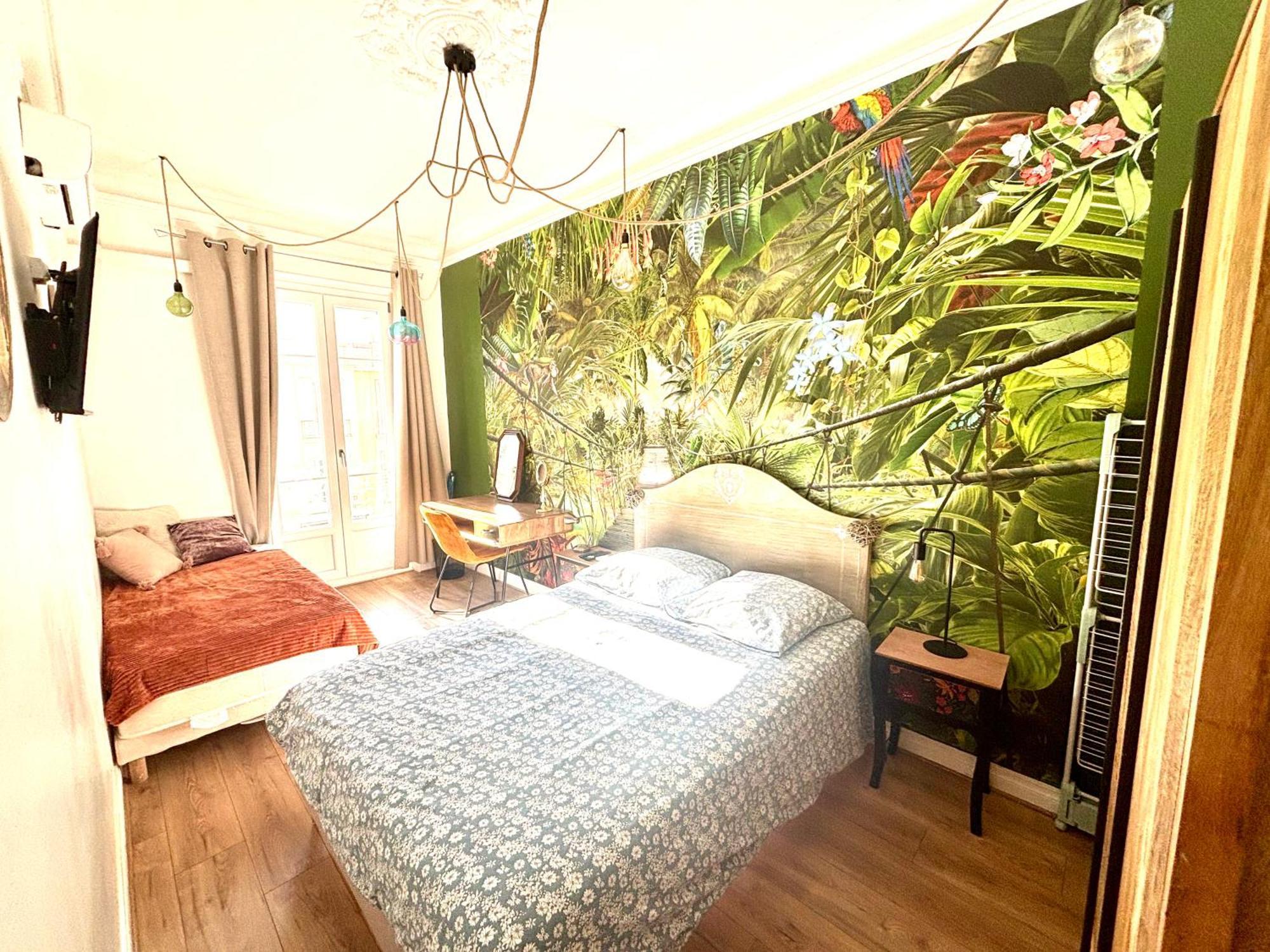 Les De Cedric Iconic Tram Gare Pour Personnes Calmes Homestay