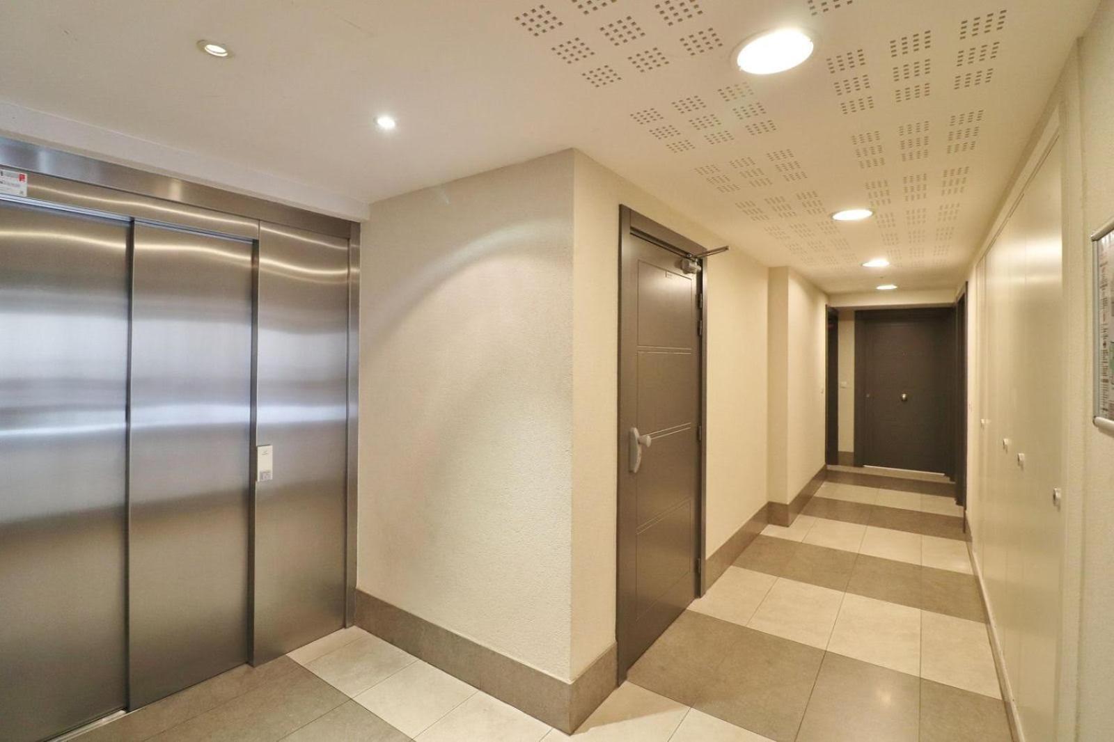 Joli 2 Pieces Nicois Avec Terrasse Ensoleillee