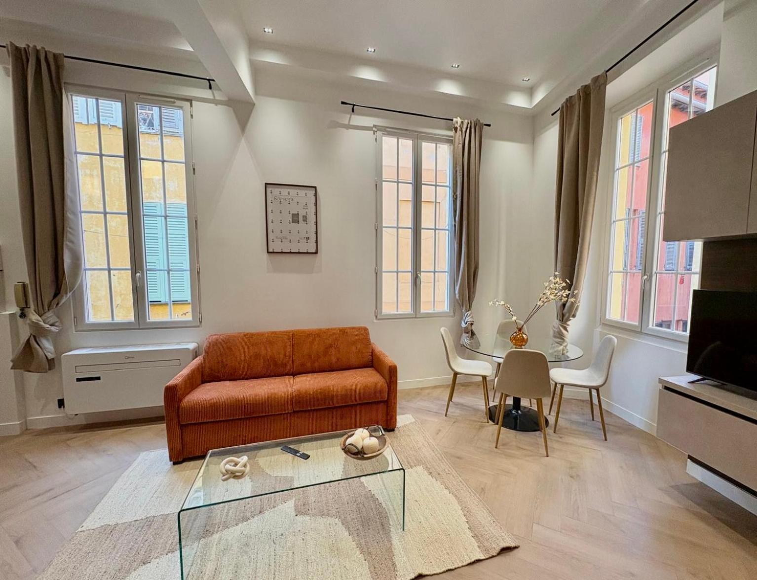 Charme Et Modernite Au Coeur Du Vieux Apartment