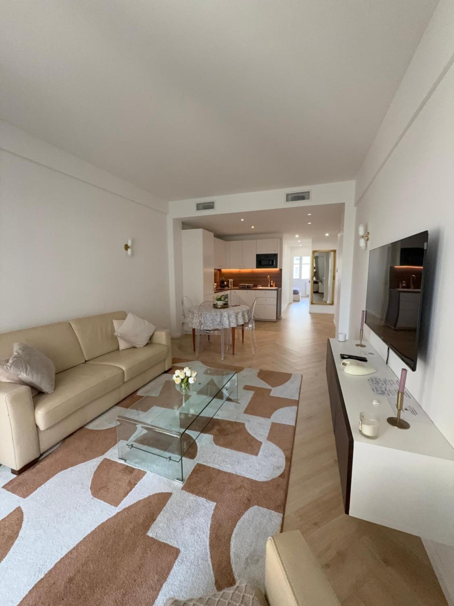 Beautiful 3 Rooms, Carre D 'or *