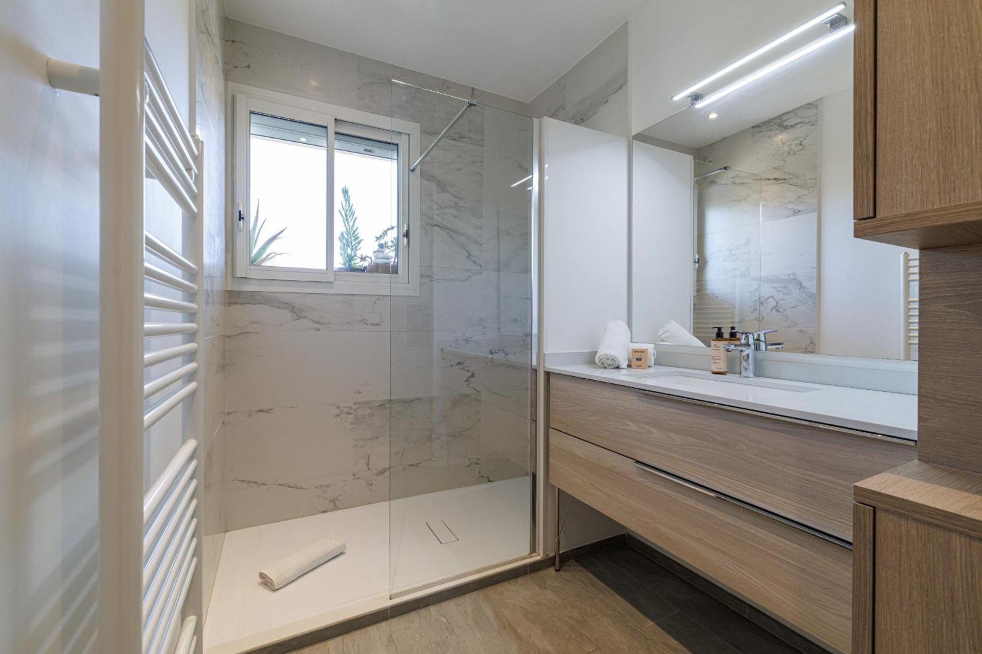 Apartment Quiet & Open View - 1 Bdr Large Terrace