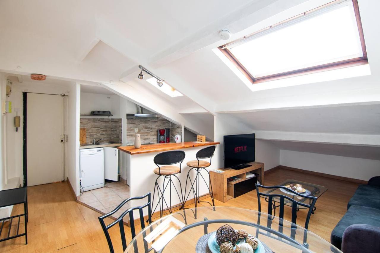 Signature Deluxe Apartment, Centre